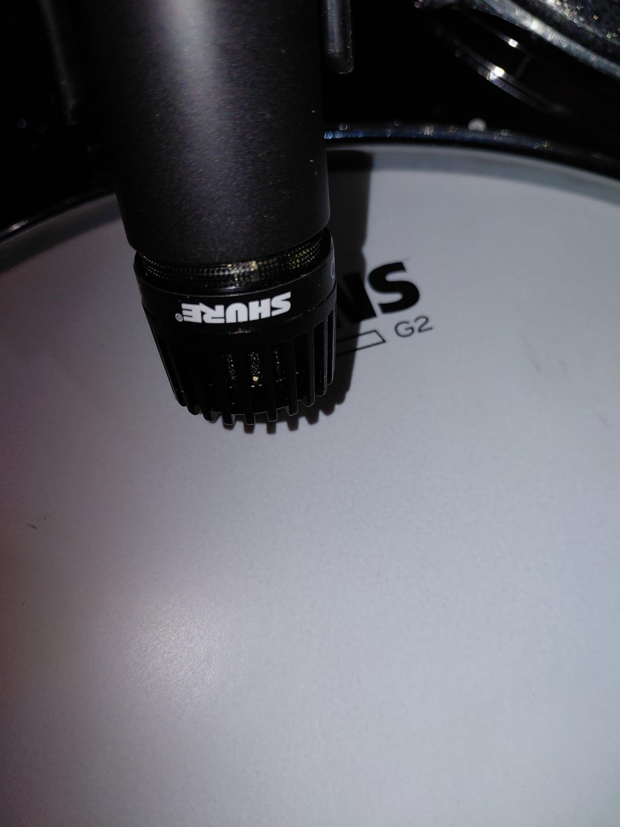 Shure SM57 Dynamic Microphone – Wired Cardioid XLR Instrument Handheld Mic for Guitar Amplifiers, Snare Drum, Percussion, Live Sound & Studio Recording, Black customer photo 2