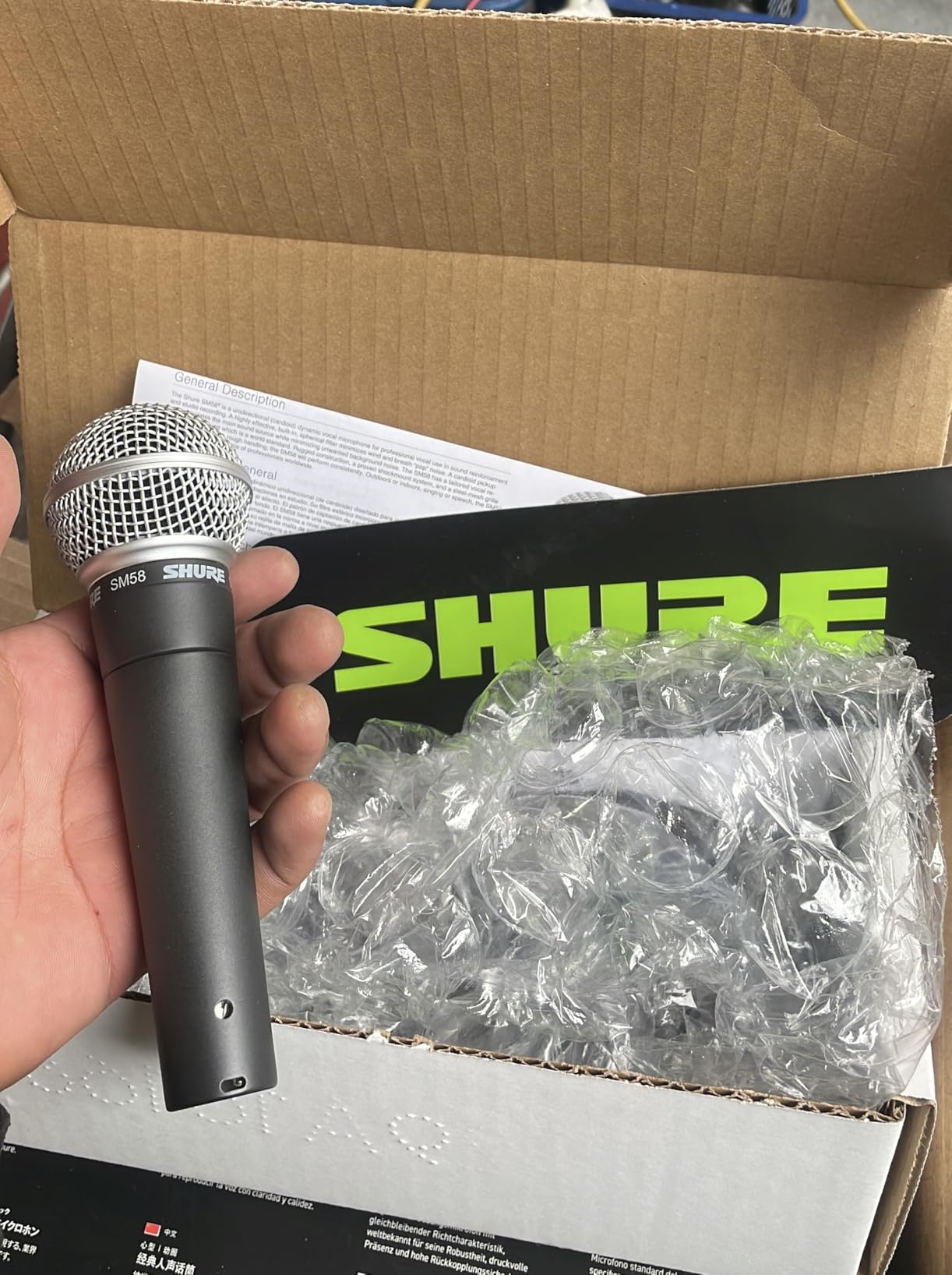 Shure SM58-LC Dynamic Vocal Microphone – Professional Handheld Cardioid XLR Mic for Singing, Live Performance, Studio Recording, Podcast & Broadcast, Black customer photo 1