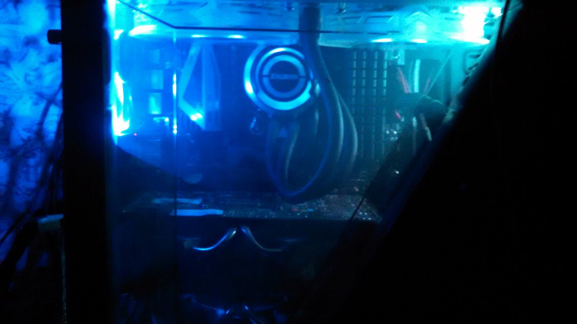 ASRock AMD 990FX Extreme9 AMD 3-Way CrossFirex customer photo 2