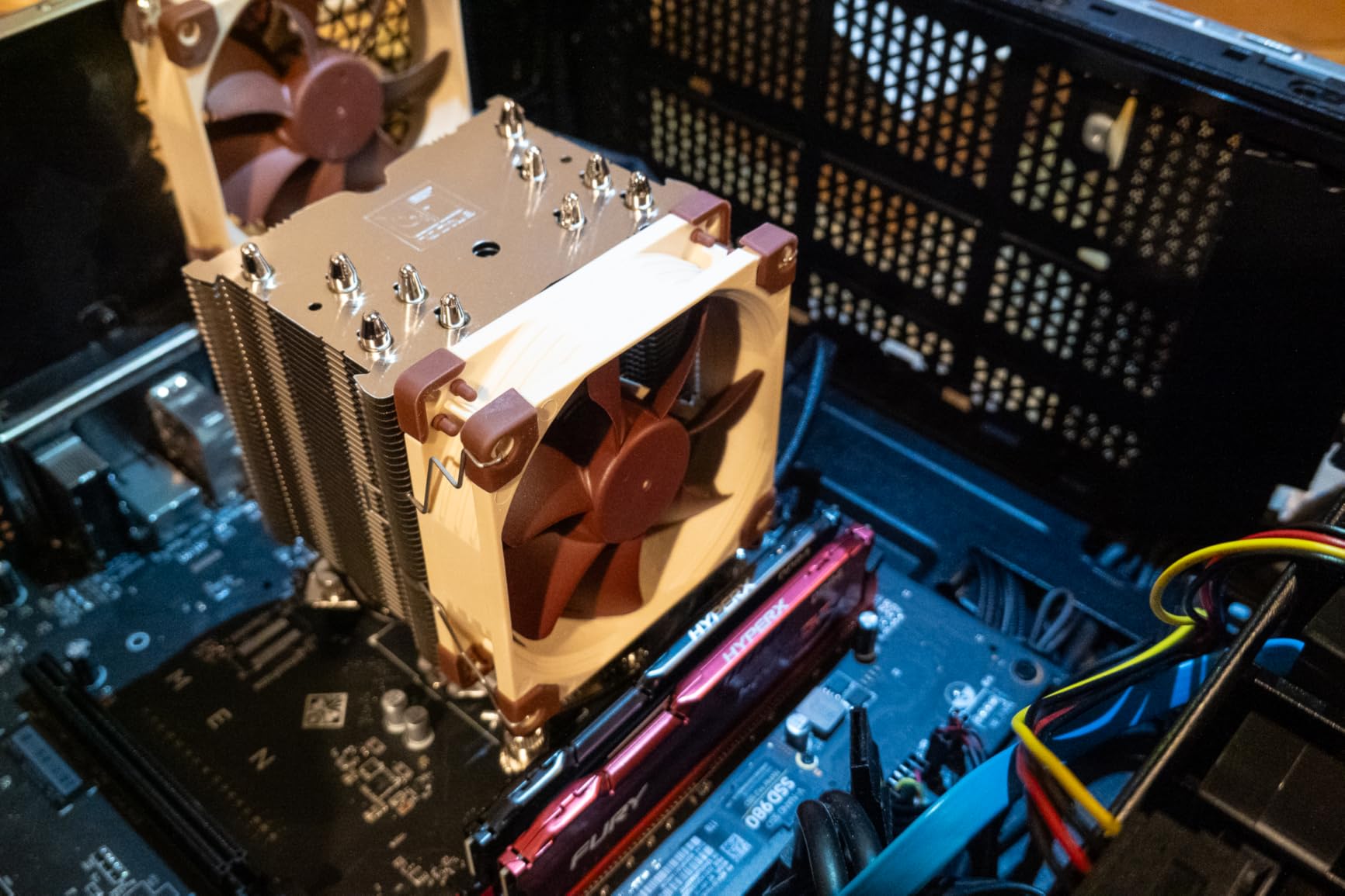 NH-U9S, Premium CPU Cooler with NF-A9 92mm Fan (Brown) customer photo 1