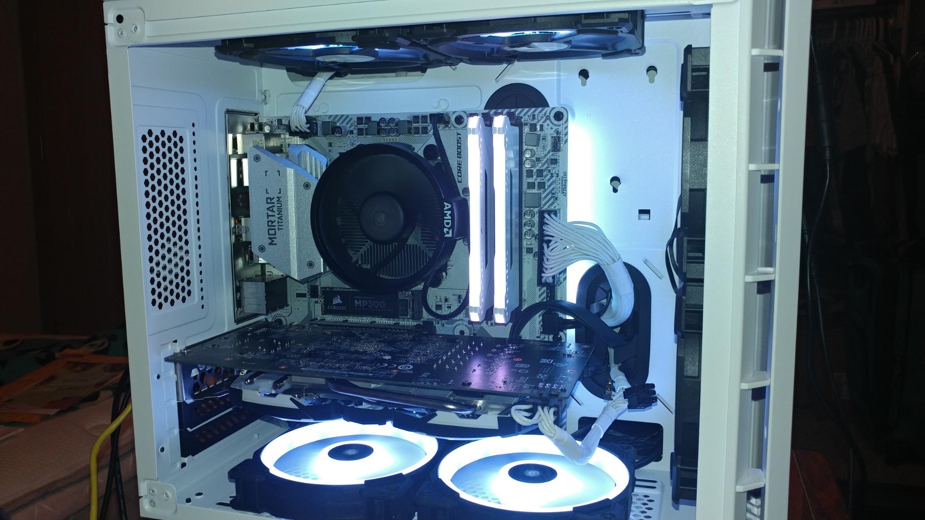 CORSAIR Crystal 280X RGB Micro-ATX Case, 2 RGB Fans, Lighting Node PRO Included, Tempered Glass - White customer photo 2