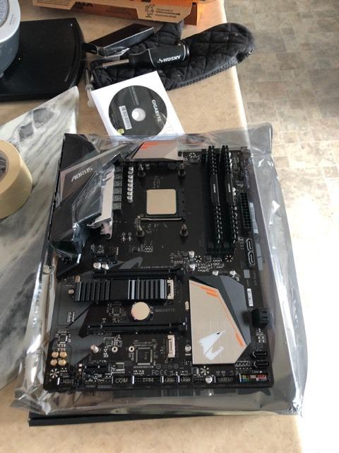 GIGABYTE B450 AORUS Elite customer photo 2