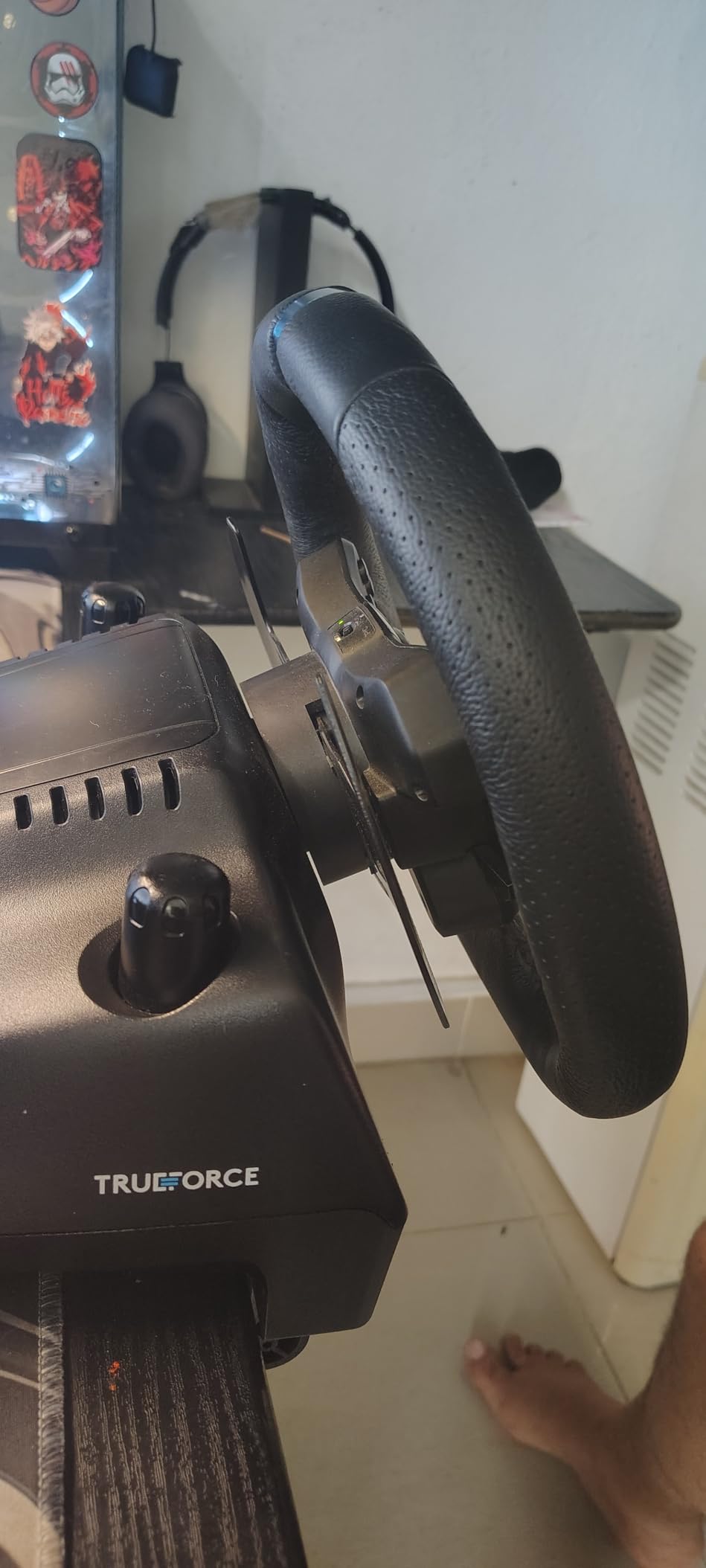 Logitech G923 Racing Wheel and Pedals, TRUEFORCE up to 1000 Hz Force Feedback, Gaming Steering Wheel PS5, PS4, PC, Mac, Genuine Leather customer photo 2