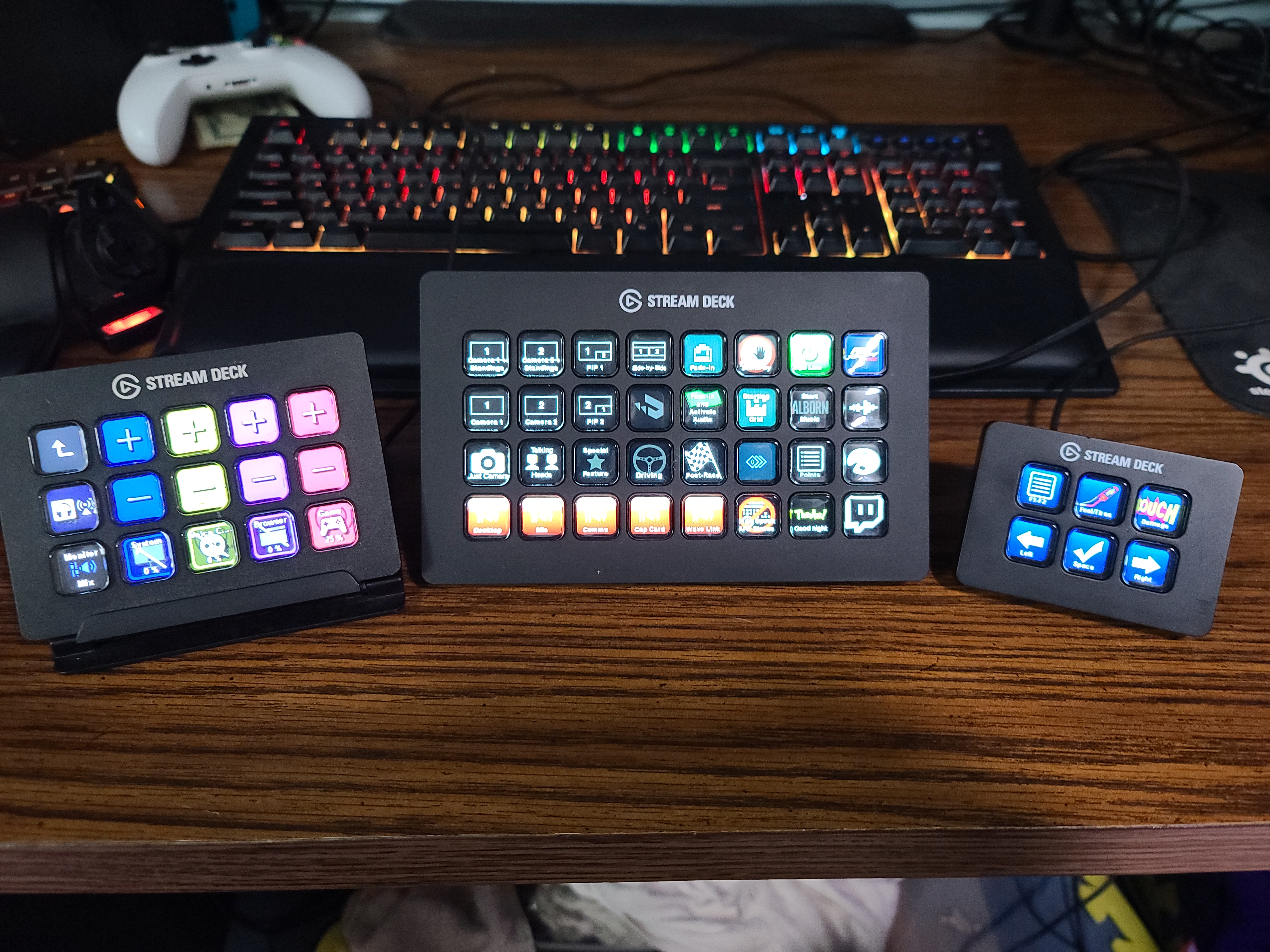 Stream Deck XL Advanced Studio Controller, 32 Keys | Instantly trigger unlimited actions, Powerful integrations, Visual feedback, Custom icon packs, Works with Mac and PC customer photo 1