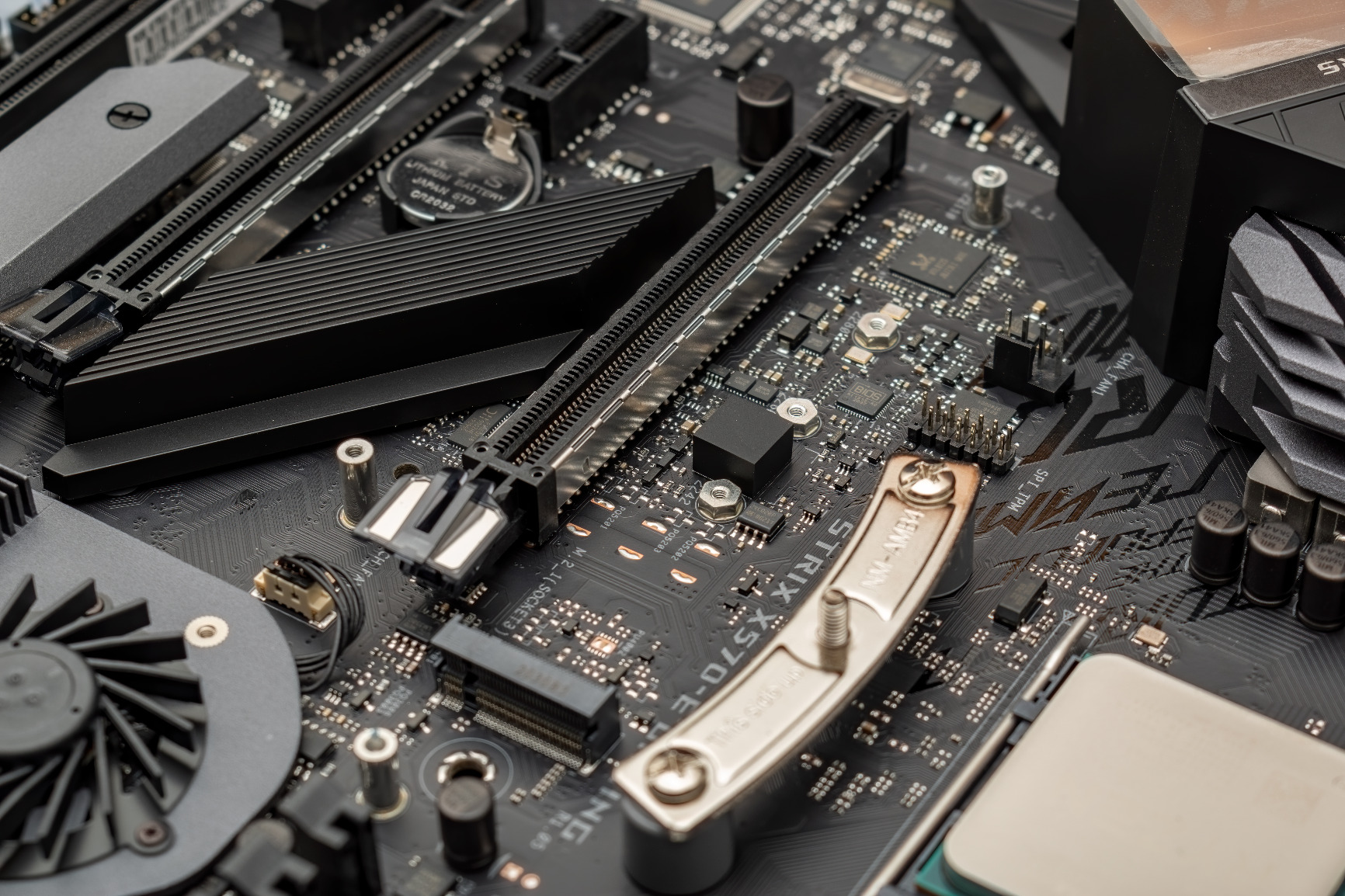ASUS ROG Strix X570-E Gaming ATX Motherboard- PCIe 4.0, Aura Sync RGB Lighting, 2.5 Gbps and Intel Gigabit LAN, WiFi 6 (802.11Ax), Dual M.2 Heatsinks customer photo 1