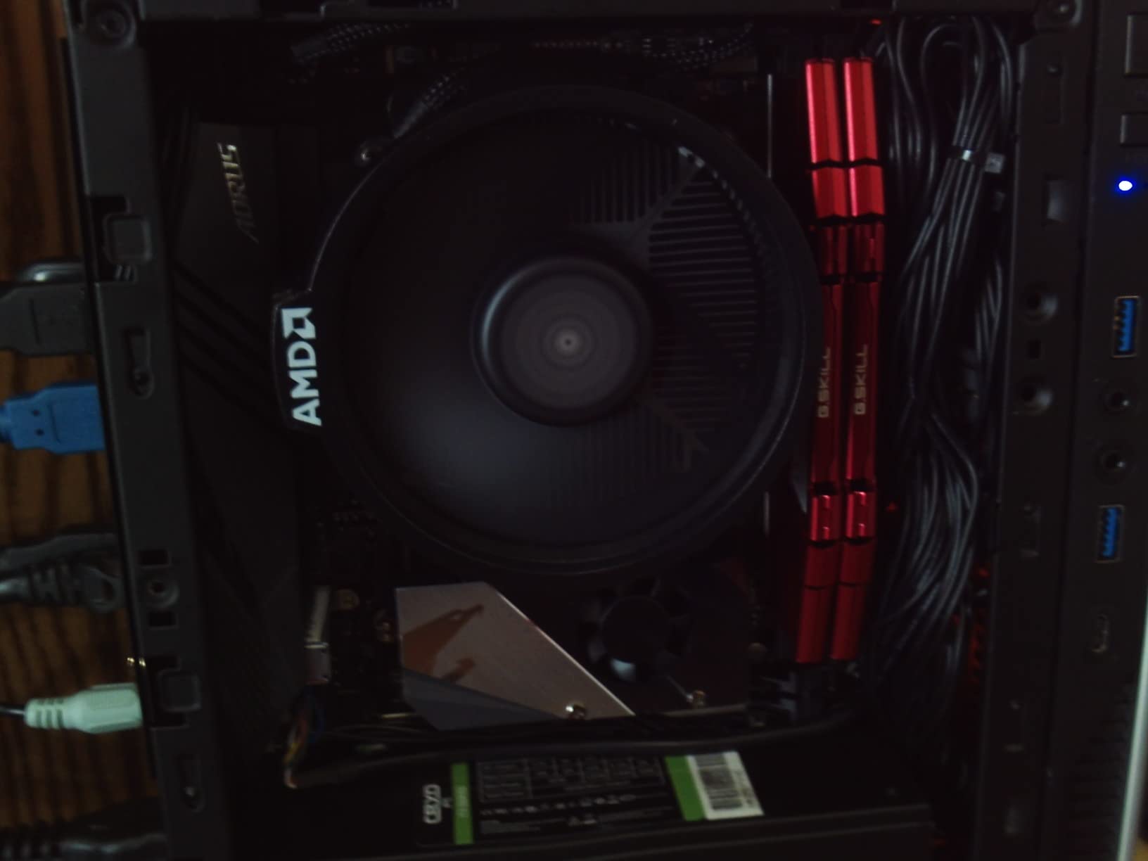 GIGABYTE X570 I AORUS Pro Wi-Fi customer photo 2