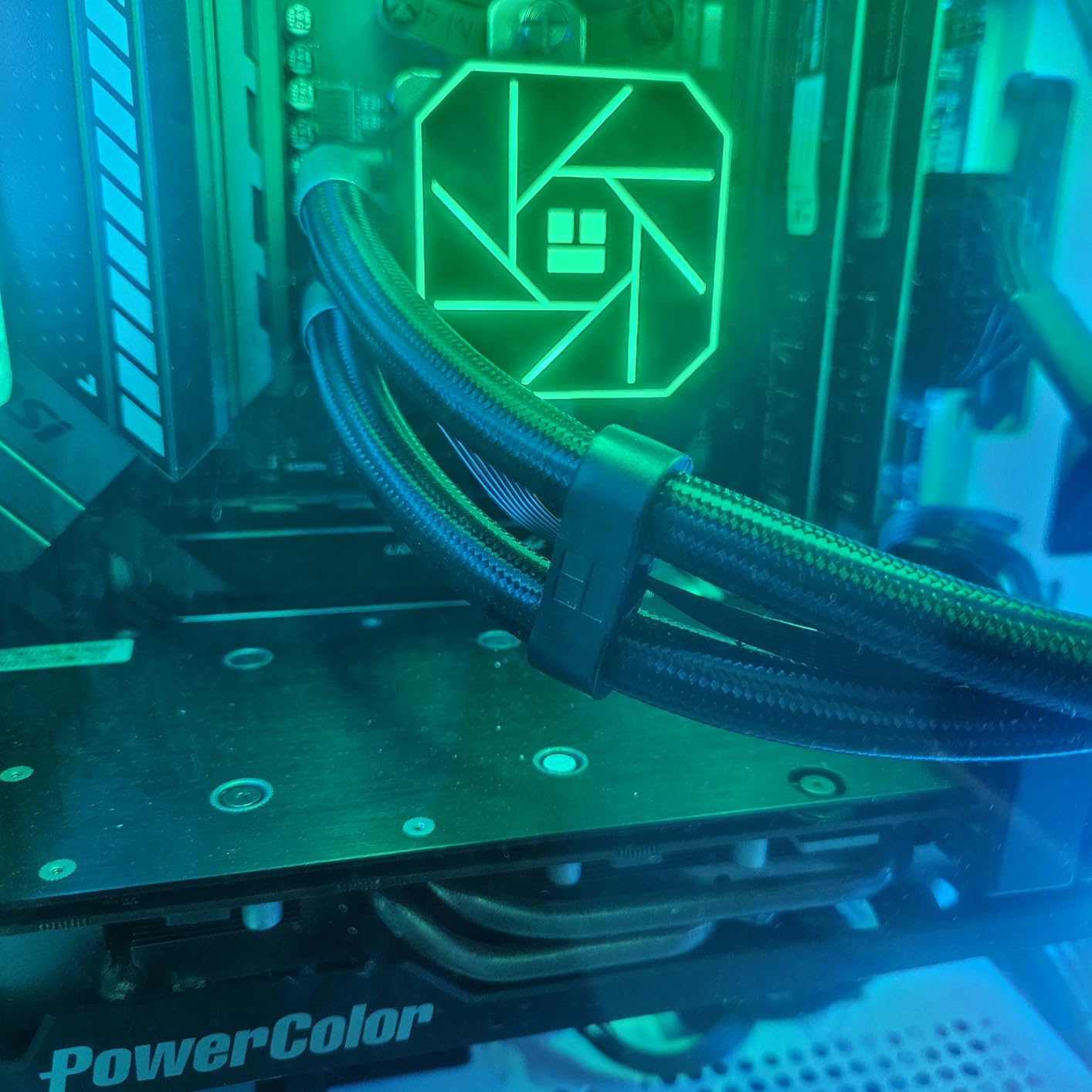 MSI MAG B550 Tomahawk Gaming Motherboard (AMD Ryzen 5000 Series, AM4, DDR4, PCIe 4.0, SATA 6Gb/s, M.2, USB 3.2 Gen 2, HDMI/DP, 2.5Gbps LAN, ATX) customer photo 2