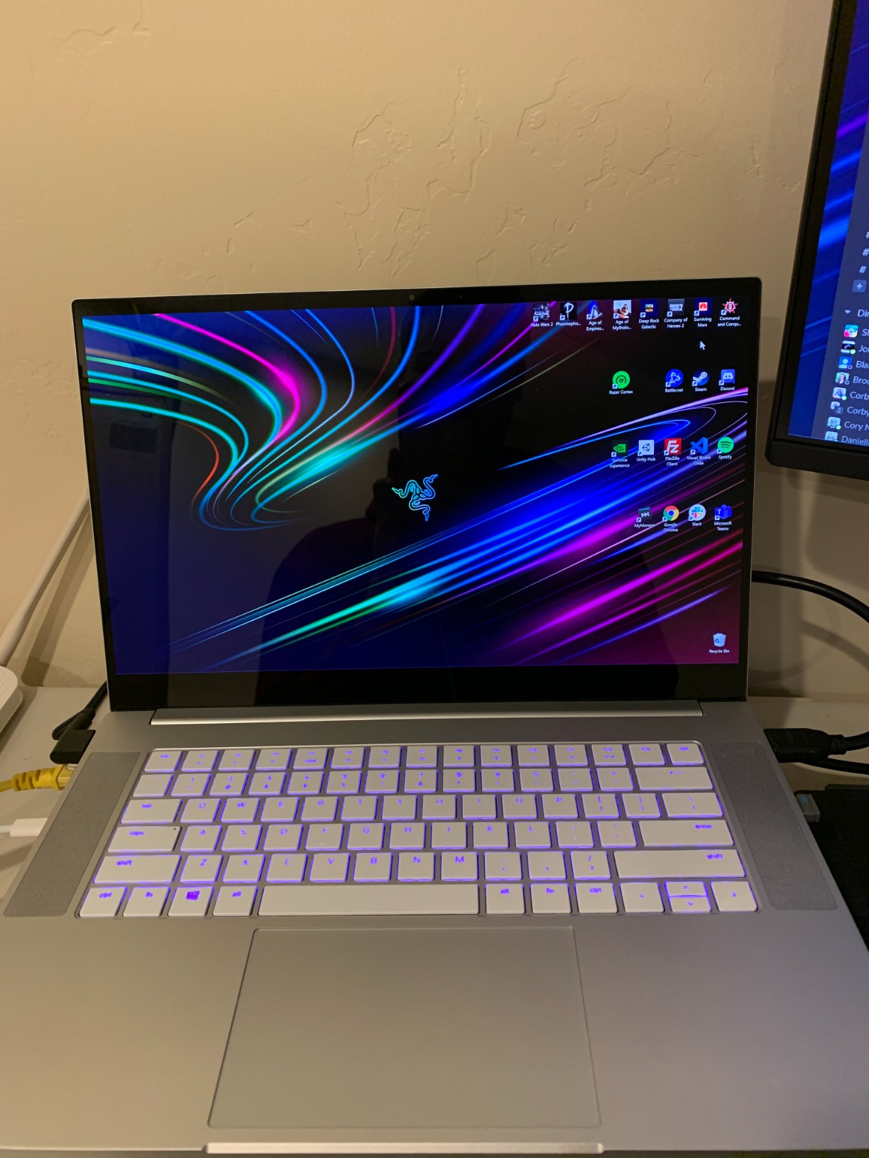 Razer Blade 15 Base Gaming Laptop 2020: Intel Core i7-10750H 6-Core, NVIDIA GeForce RTX 2070 Max-Q, 15.6