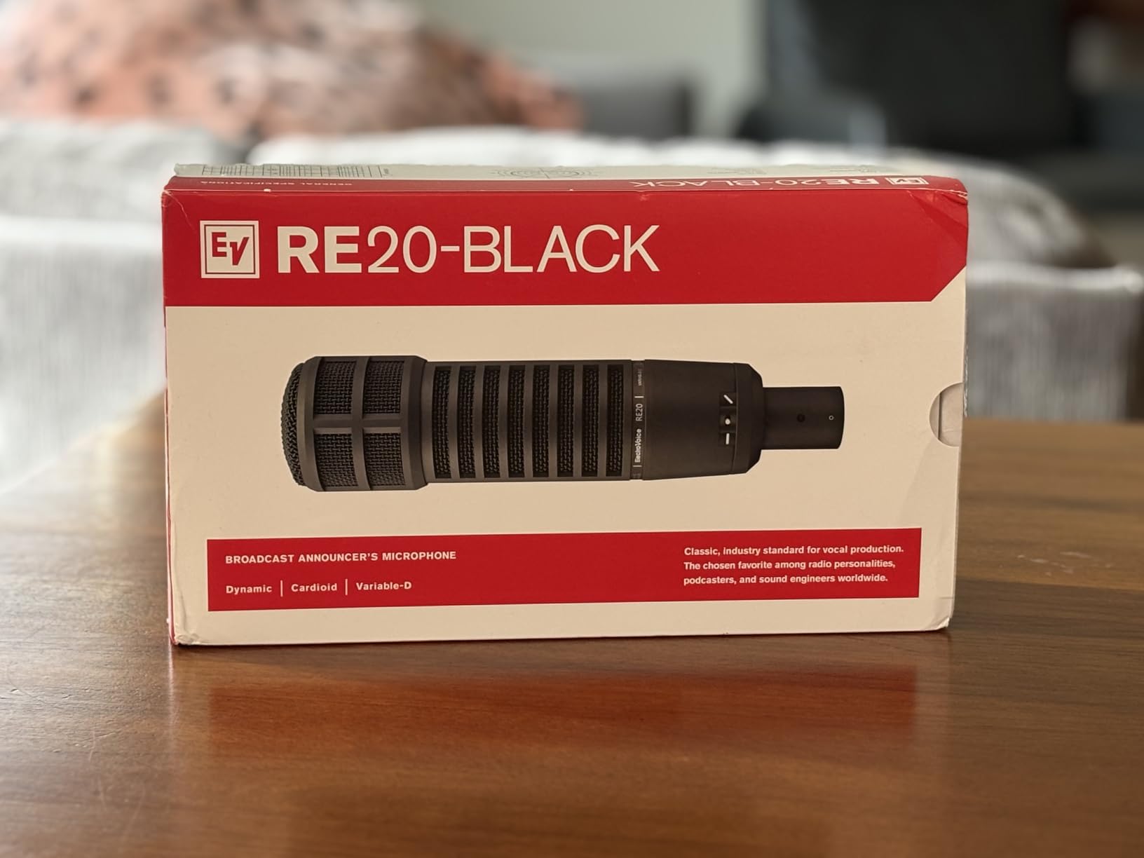 Electro-Voice RE20-BLACK Dynamic Broadcast Announcer Microphone, Black (RE20) – Variable-D Studio Mic for Podcasting, Radio, Voice-Over customer photo 2