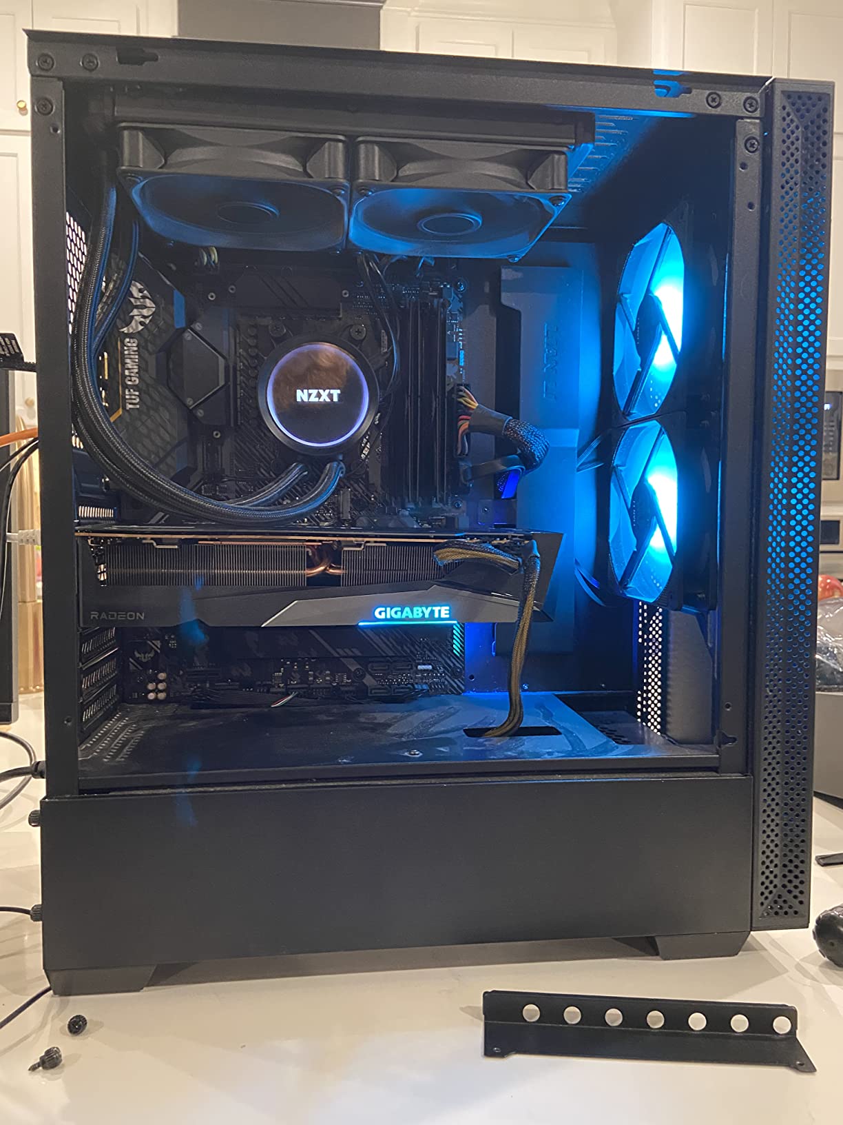 GIGABYTE AMD Radeon RX 6800 XT Gaming OC 16G Graphics Card, 16GB of GDDR6 Memory, Powered by AMD RDNA 2, HDMI 2.1, WINDFORCE 3X Cooling System, GV-R68XTGAMING OC-16GD customer photo 2