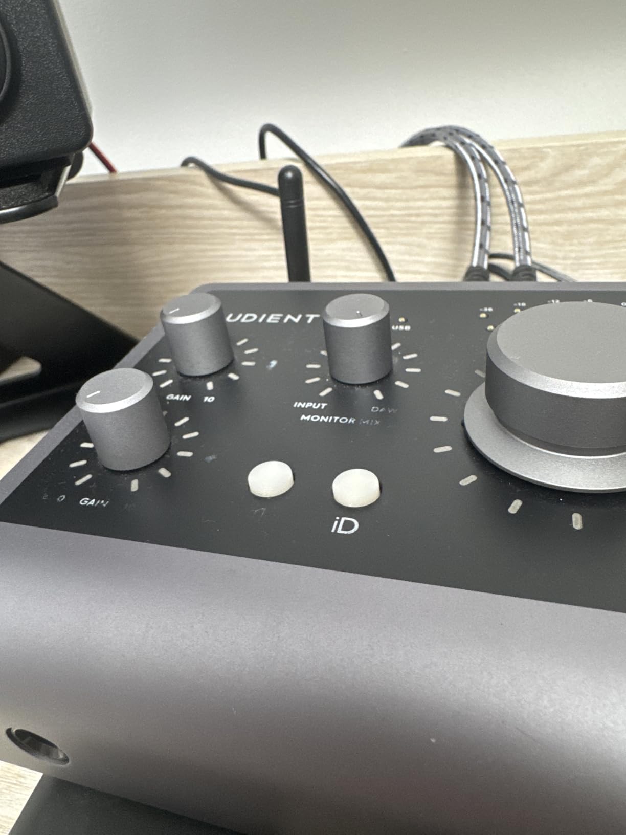 Audient Audio Interface iD4 MKII, Class A Console Microphone Preamp (USB-C, 2 Headphone Outputs, Mac/PC/iOS Compatible) customer photo 1