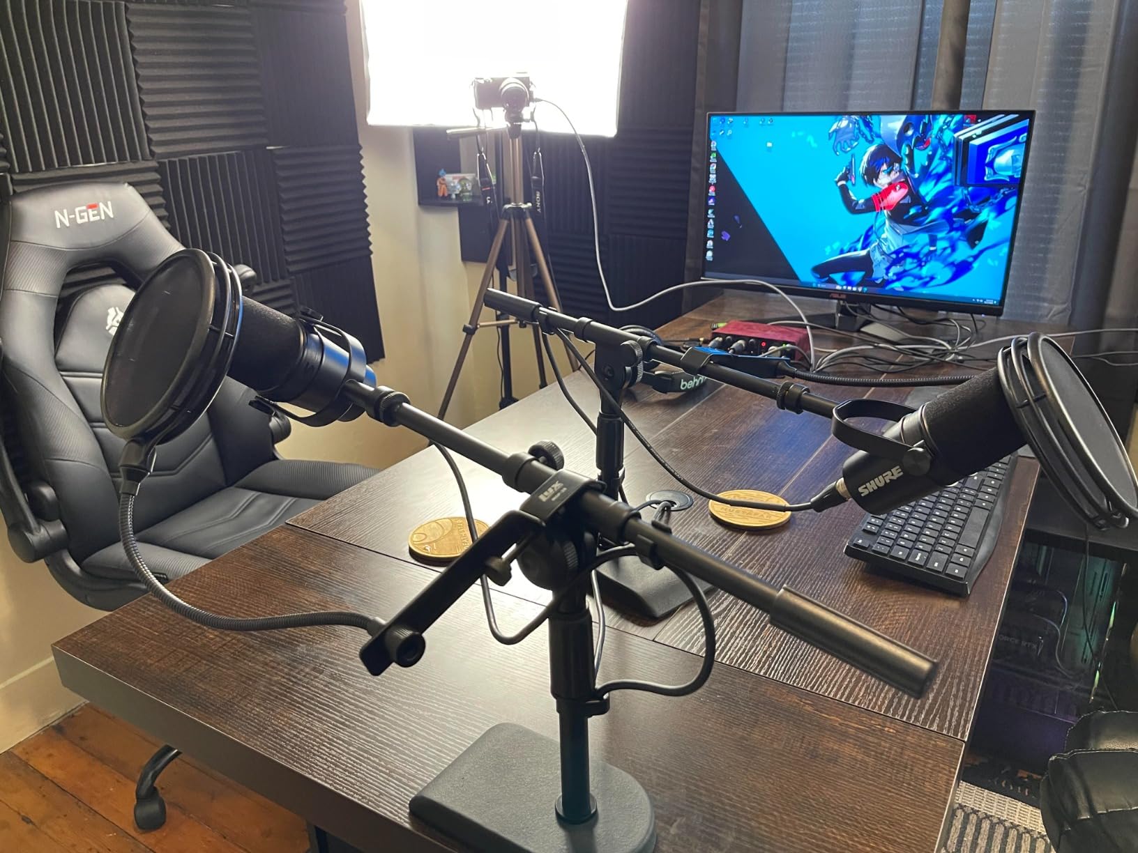 Shure MV7X XLR Dynamic Microphone - Voice-Isolating Cardioid Mic for Podcasting, Vocal Recording & Broadcasting, All-Metal, Black customer photo 2