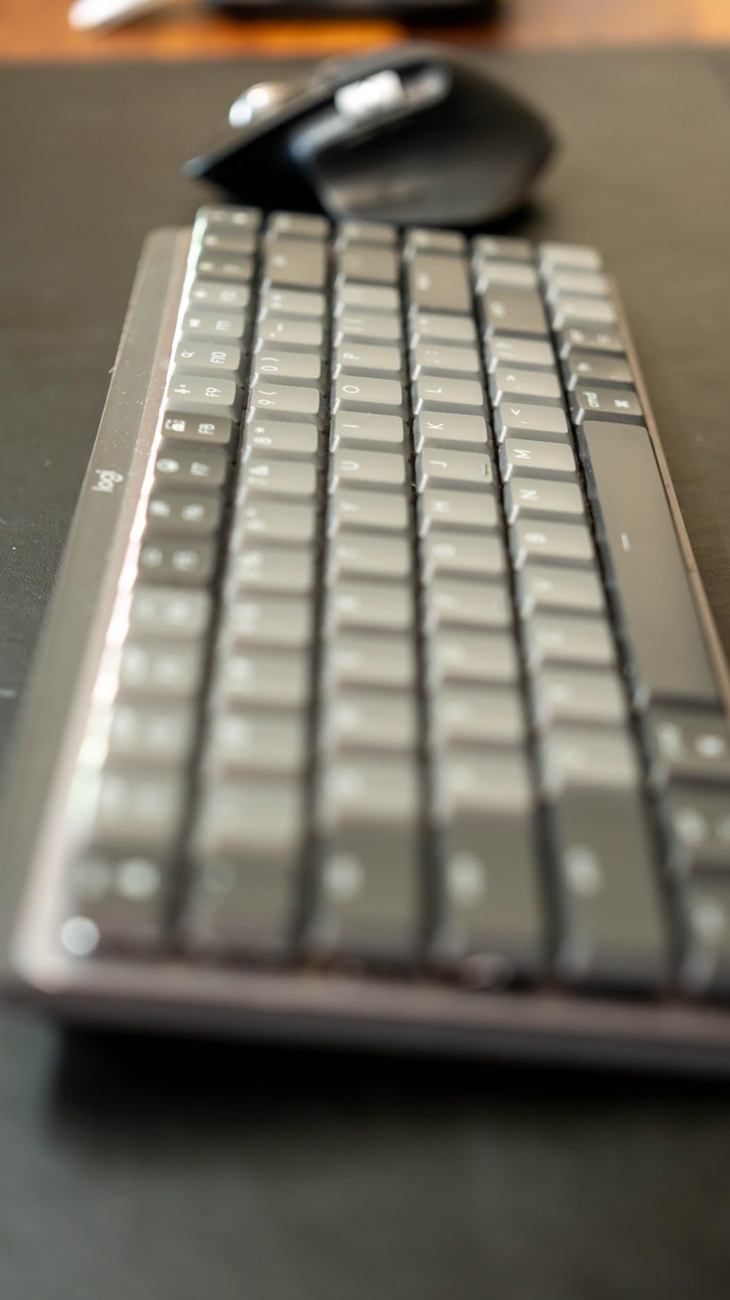 Logitech MX Mechanical Mini for Mac Wireless Illuminated Keyboard, Low-Profile Performance Switches, Tactile Quiet Keys, Backlit, Bluetooth, USB-C, Apple, iPad - Pale Grey customer photo 1