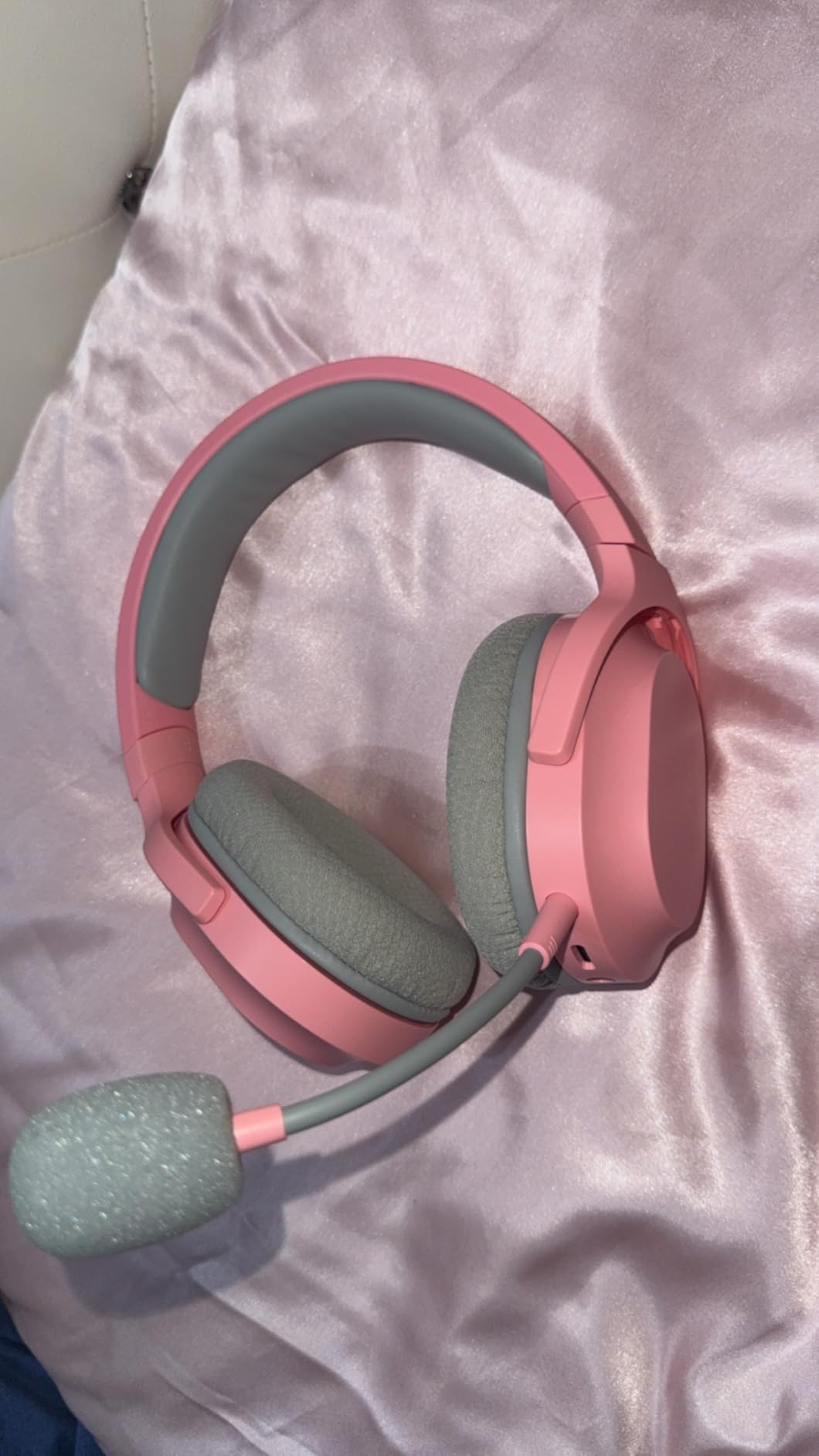 Razer Barracuda X Wireless Gaming & Mobile Headset (PC, PlayStation, Switch 2, Android, iOS): 2.4GHz Wireless + Bluetooth, Lightweight, 40mm Drivers, Detachable Mic, 50 Hr Battery - Mercury White customer photo 1