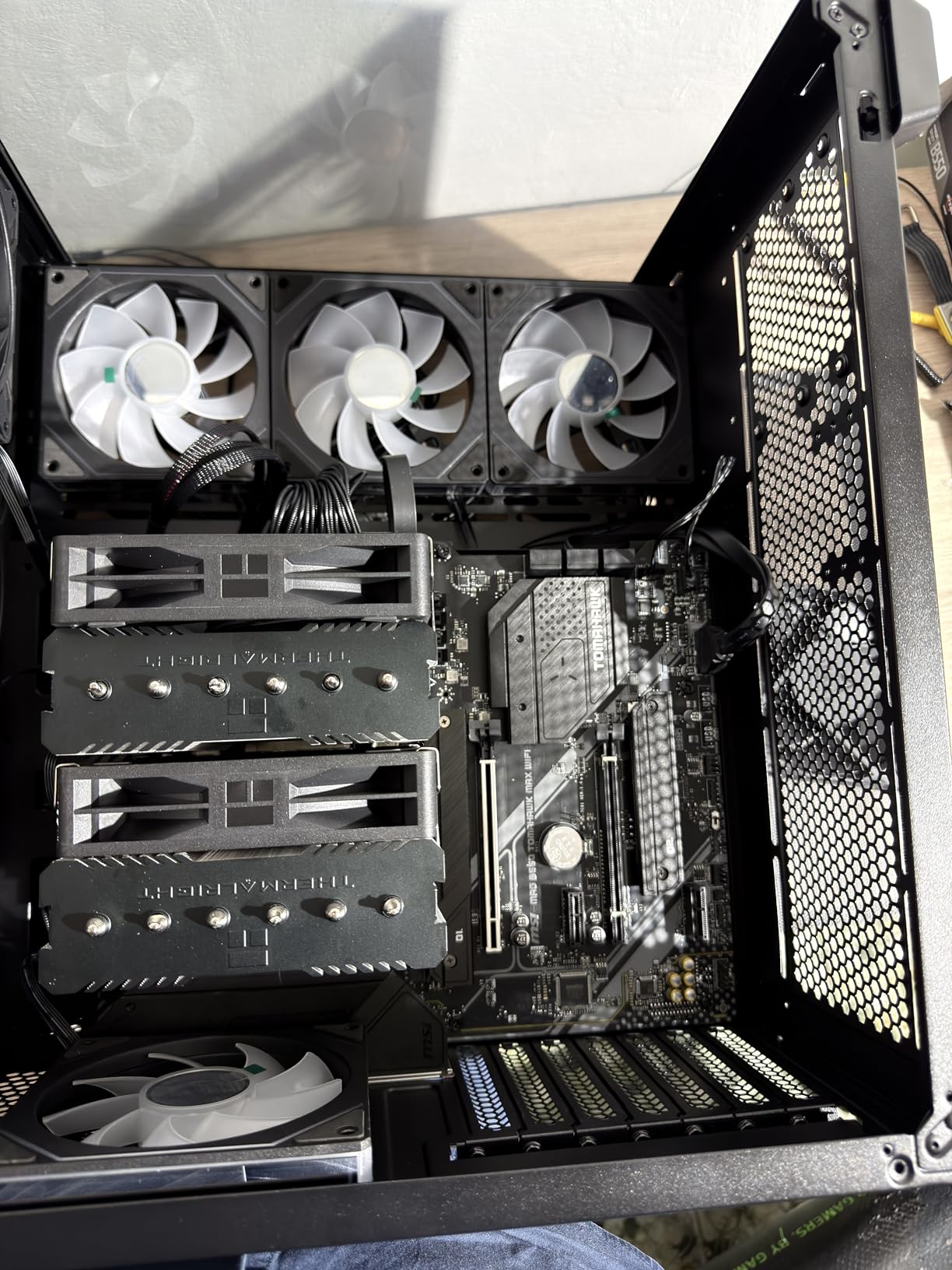 MSI MAG B550 Tomahawk MAX WiFi Gaming Motherboard (AMD Ryzen 5000 Series, AM4, DDR4, PCIe 4.0, SATA 6Gb/s, M.2, USB 3.2 Gen 2, HDMI/DP, Wi-Fi 6E, Bluetooth 5.2, 2.5Gbps LAN, ATX) customer photo 2