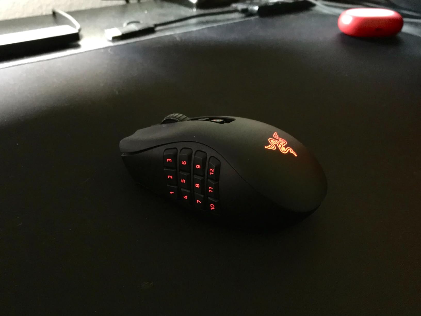 Razer Naga V2 Pro Wireless MMO Gaming Mouse - 19+1 Programmable Buttons, 3 Swappable Side Plates, HyperScroll Pro Wheel, 30K DPI, Optical Switches Gen-3 customer photo 2