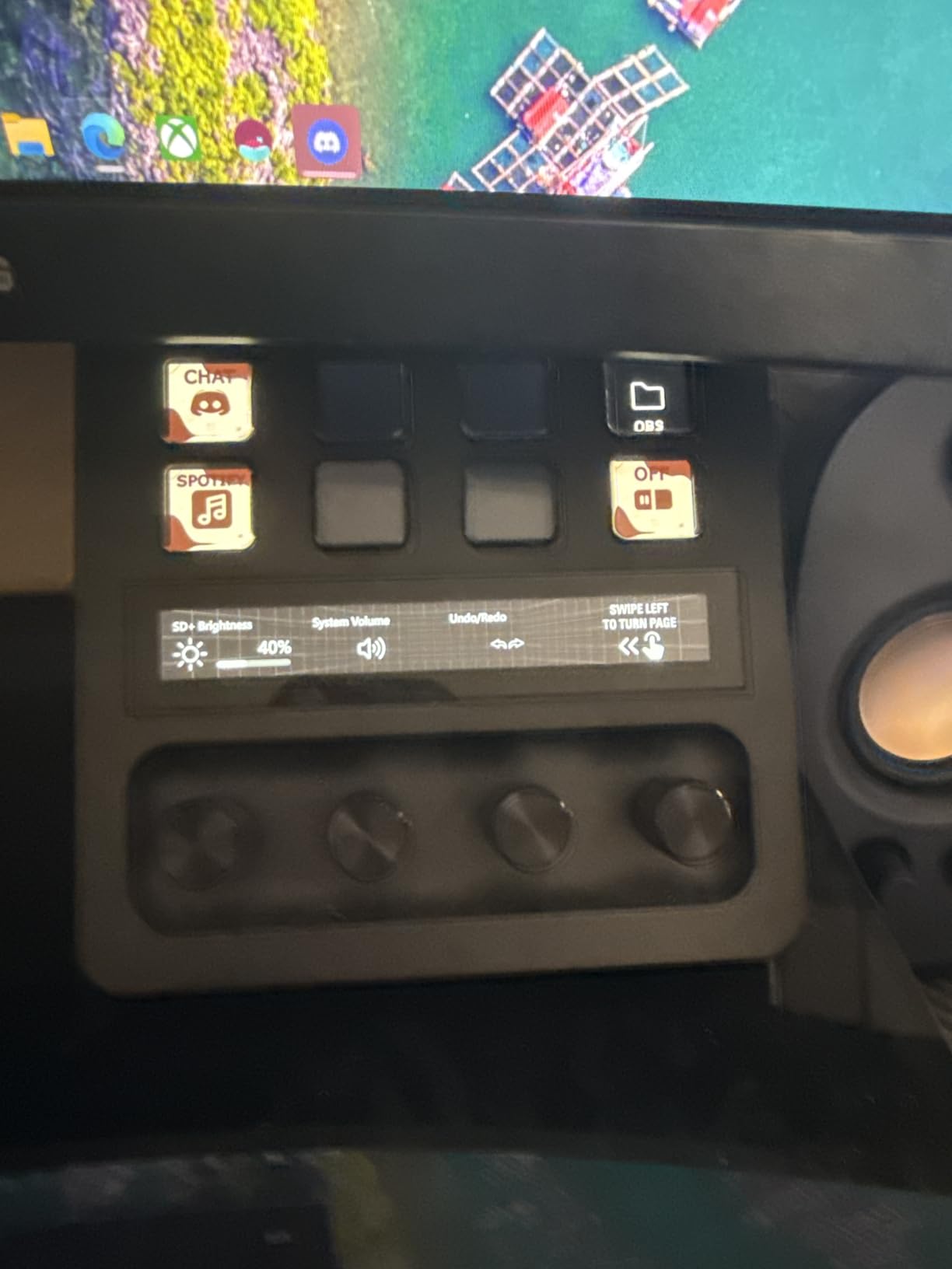 Elgato Stream Deck + - Audio Mixer, Production Console and Studio Controller for Content Creators, Streaming, Gaming, with customizable touch strip dials and LCD keys, works with Mac and PC customer photo 2