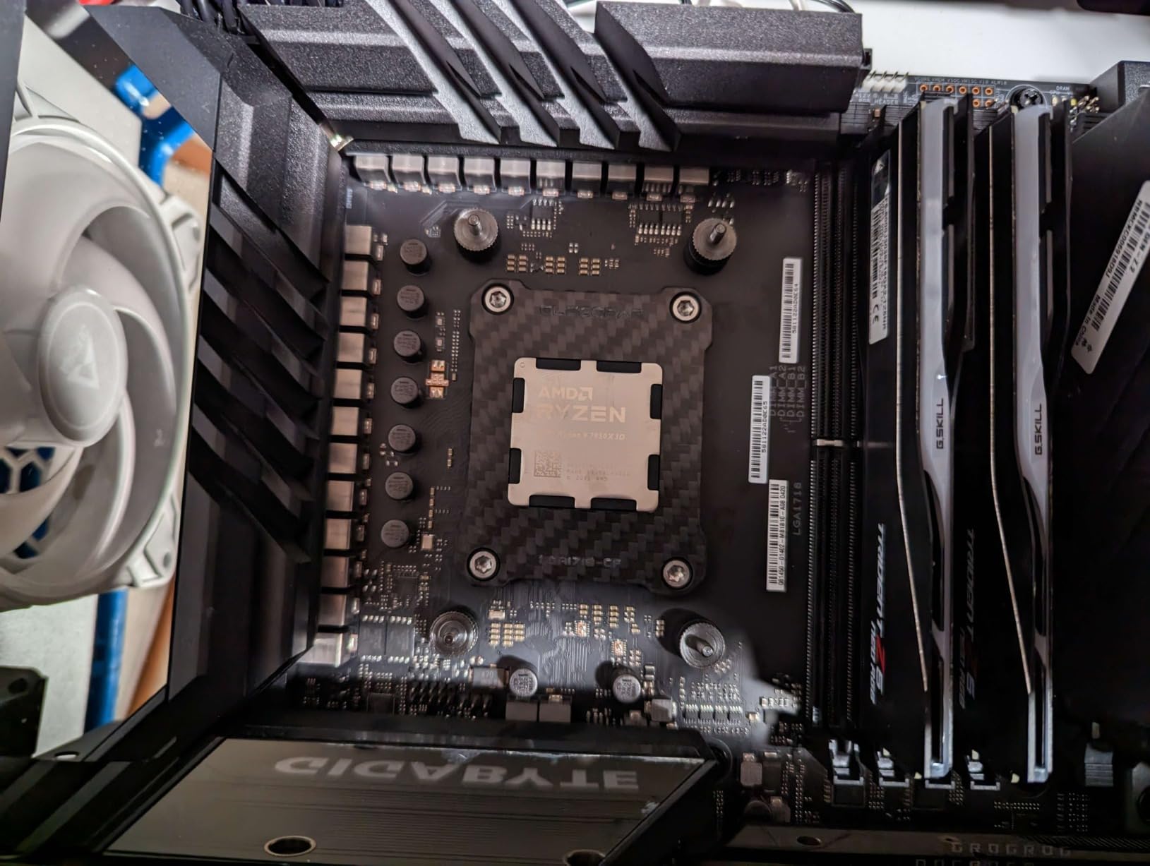 AMD Ryzen 9 7950X3D 16-Core, 32-Thread Desktop Processor customer photo 2