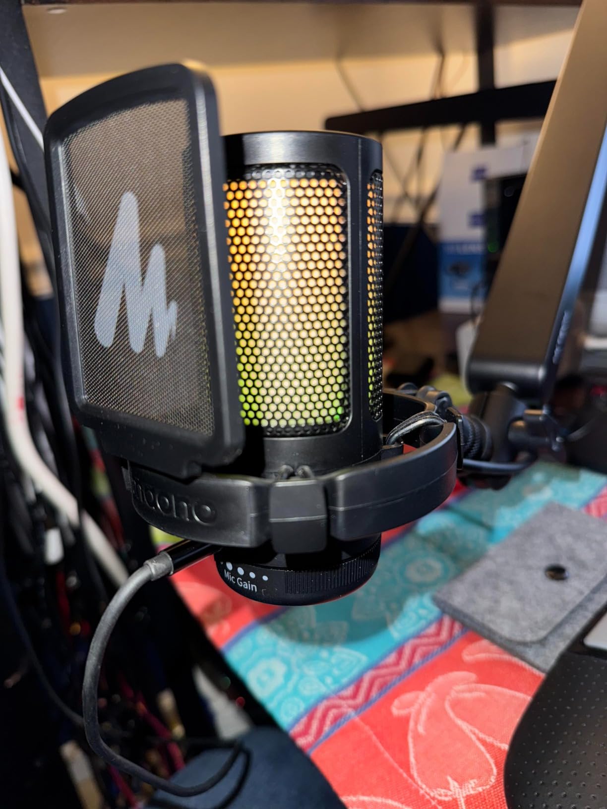 MAONO USB Gaming Microphone for PC, Noise Cancellation Condenser Mic with RGB, Mute, Gain, Computer Desk Mic for Streaming, Podcast, Chat, Twitch, YouTube, Discord, PS5, PS4, GamerWave DGM20 Black customer photo 2
