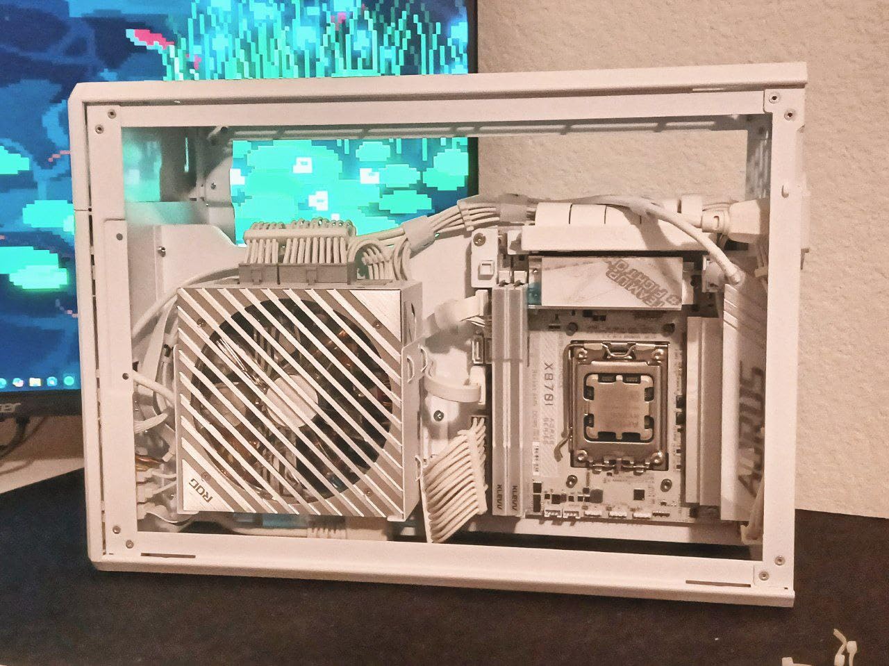 ASUS ROG Loki SFX-L 850W Platinum White Edition (Fully Modular Power Supply, 80+ Platinum, 120mm PWM ARGB Fan, Aura Sync, ATX 3.0 Compatible, PCIe 5.0 Ready, 10 Year Warranty) customer photo 1