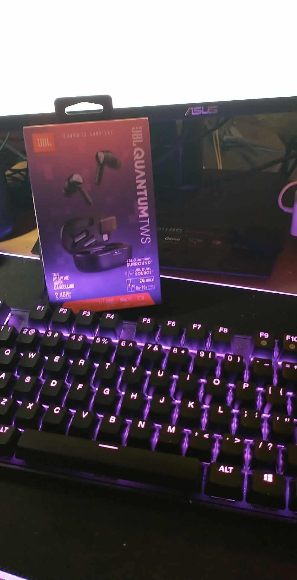 JBL Quantum TWS AIR - True Wireless Gaming Earbuds with Smart Ambient Technology, Low Latency 2.4GHz USB-C dongle or Bluetooth, 4 Beamforming Microphones - Black customer photo 1