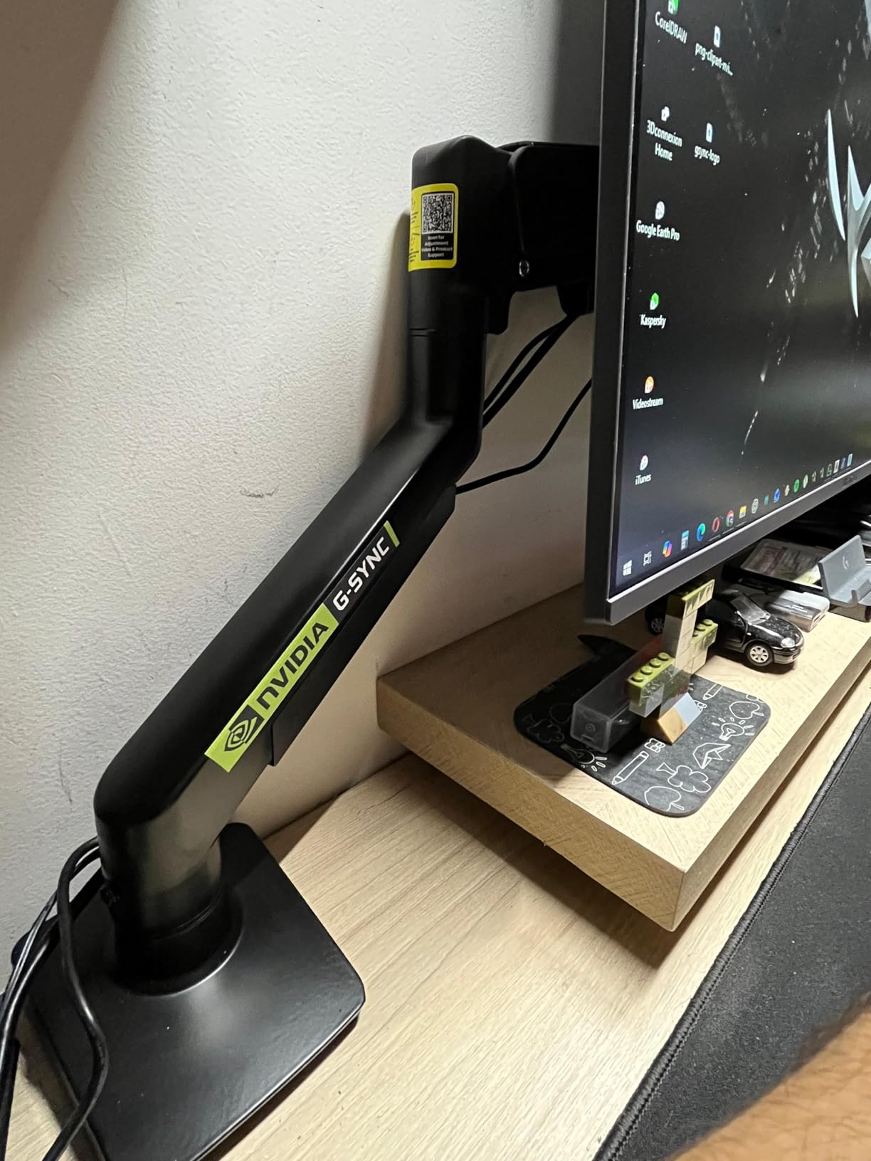 ErGear Dual Monitor Stand up to 33 inches Screen, Load-Bearing Max 22 lbs Each Arm, Adjustable Dual Monitor Mount, Sturdy Steel VESA Monitor Mount with Stable VESA 75x75 100x100mm customer photo 1