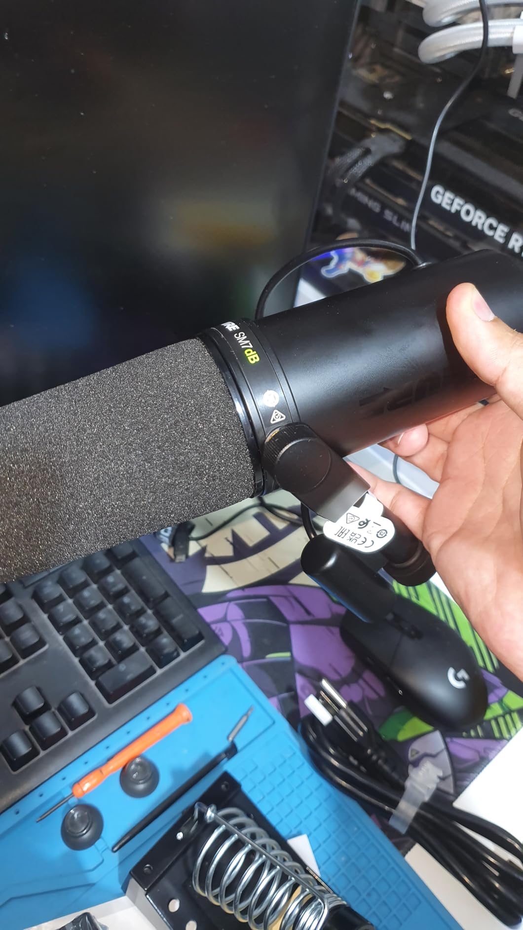 Shure SM7dB Dynamic Studio Microphone with Built-in Preamp – XLR Mic for Podcasting, Streaming & Vocal Recording, Wide Frequency Range, Smooth Warm Audio, Detachable Windscreen, Black customer photo 2