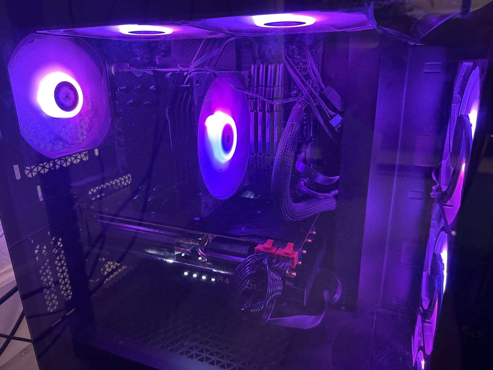 ASRock AMD Radeon RX 7700 XT Challenger 12GB (VR Dedicated) customer photo 2