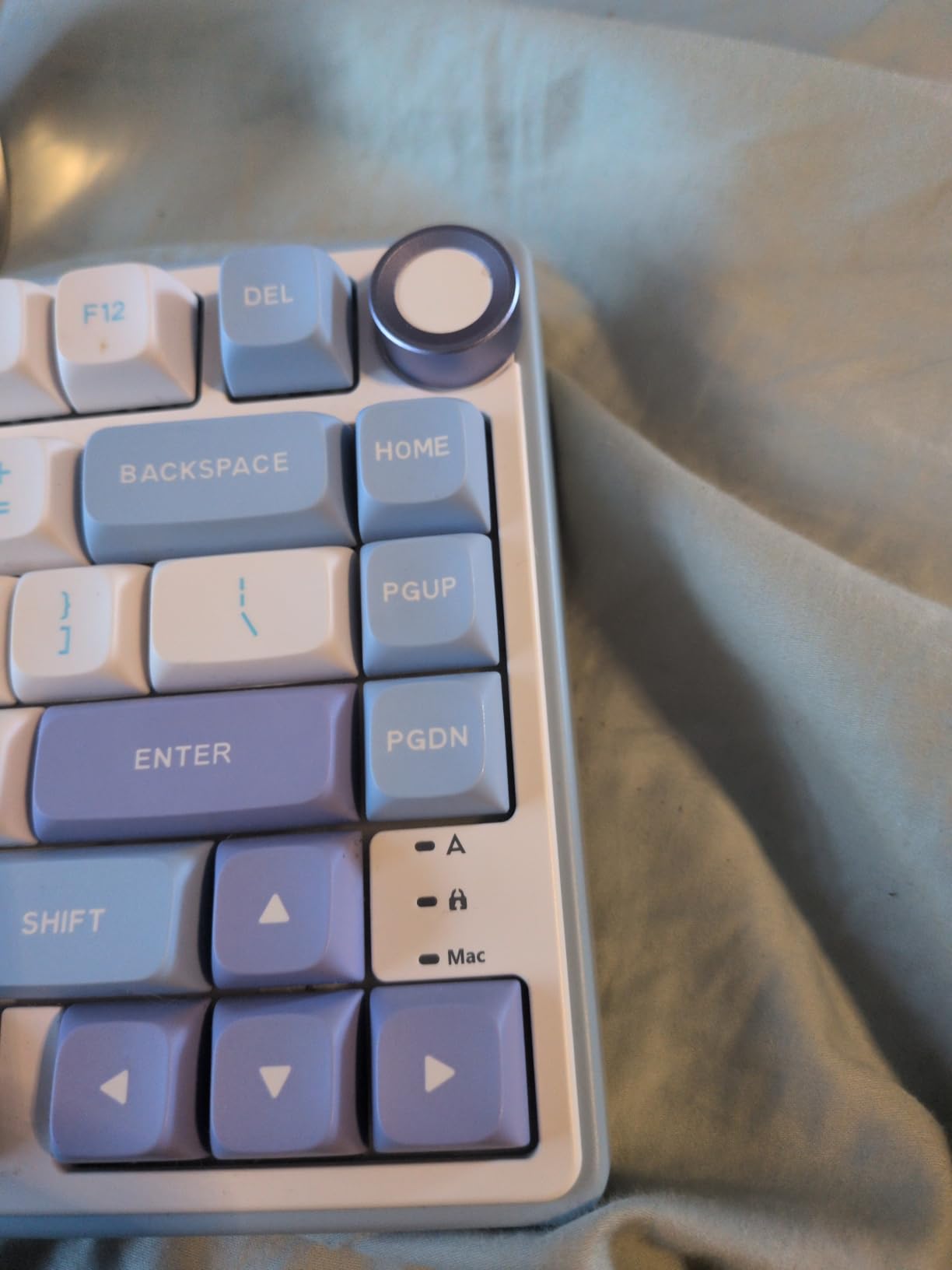 RK ROYAL KLUDGE R75 Wired Mechanical Keyboard with Volume Knob, 75% Mechanical Gaming Keyboard Gasket Mount, Hot Swappable Silver Switch, MDA Profile PBT Keycaps, Creamy Keyboards, Black customer photo 1