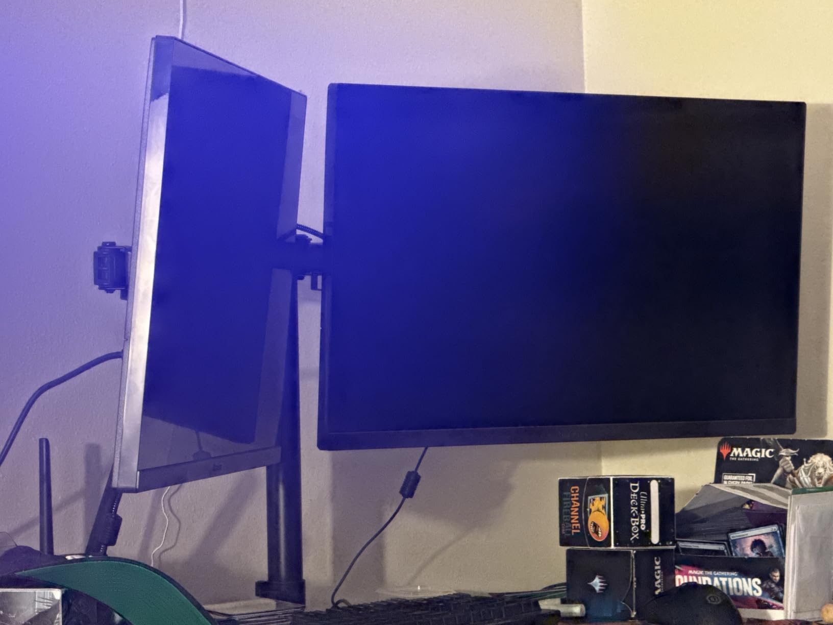 27GS50F-B 27-inch FHD (1920 x 1080) Ultragear Gaming Monitor with 180Hz, 1ms MBR, HDR10, AMD FreeSync, HDMI, DisplayPort, 3-Side Virtually Borderless Design, Black customer photo 1