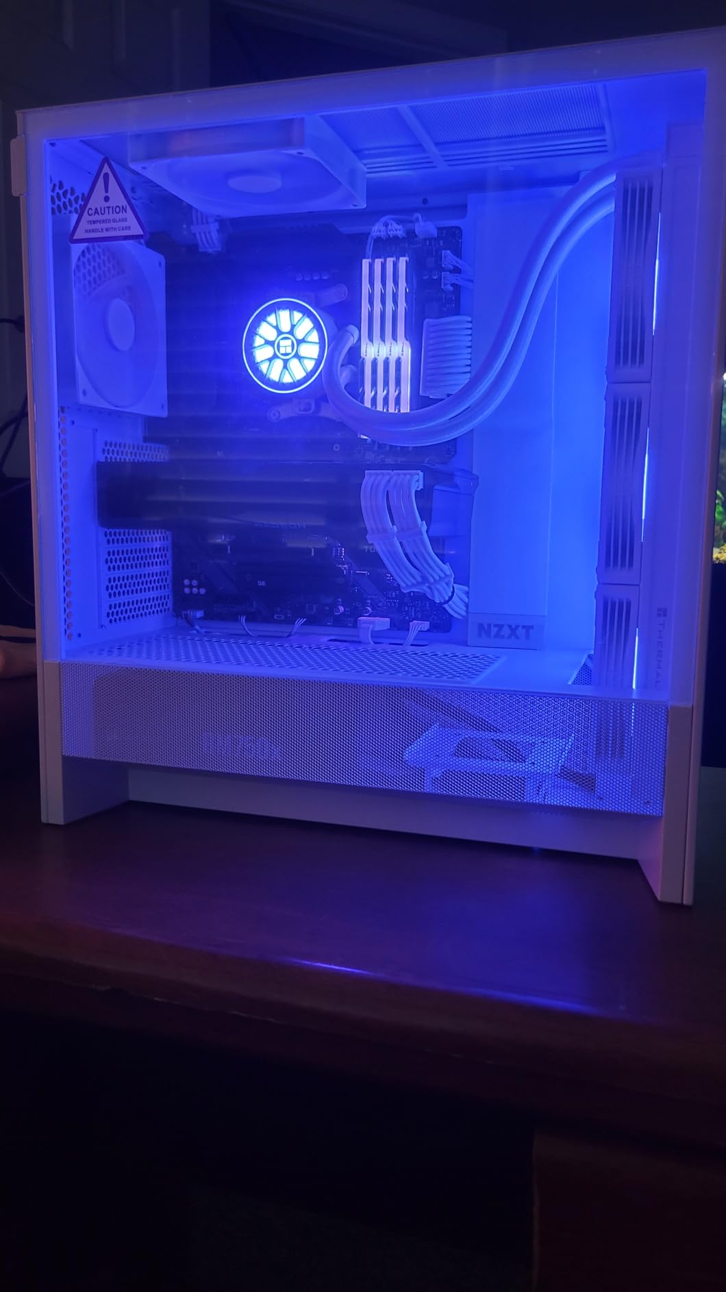 NZXT H5 Flow 2024 - Compact ATX Mid-Tower PC Gaming Case customer photo 1