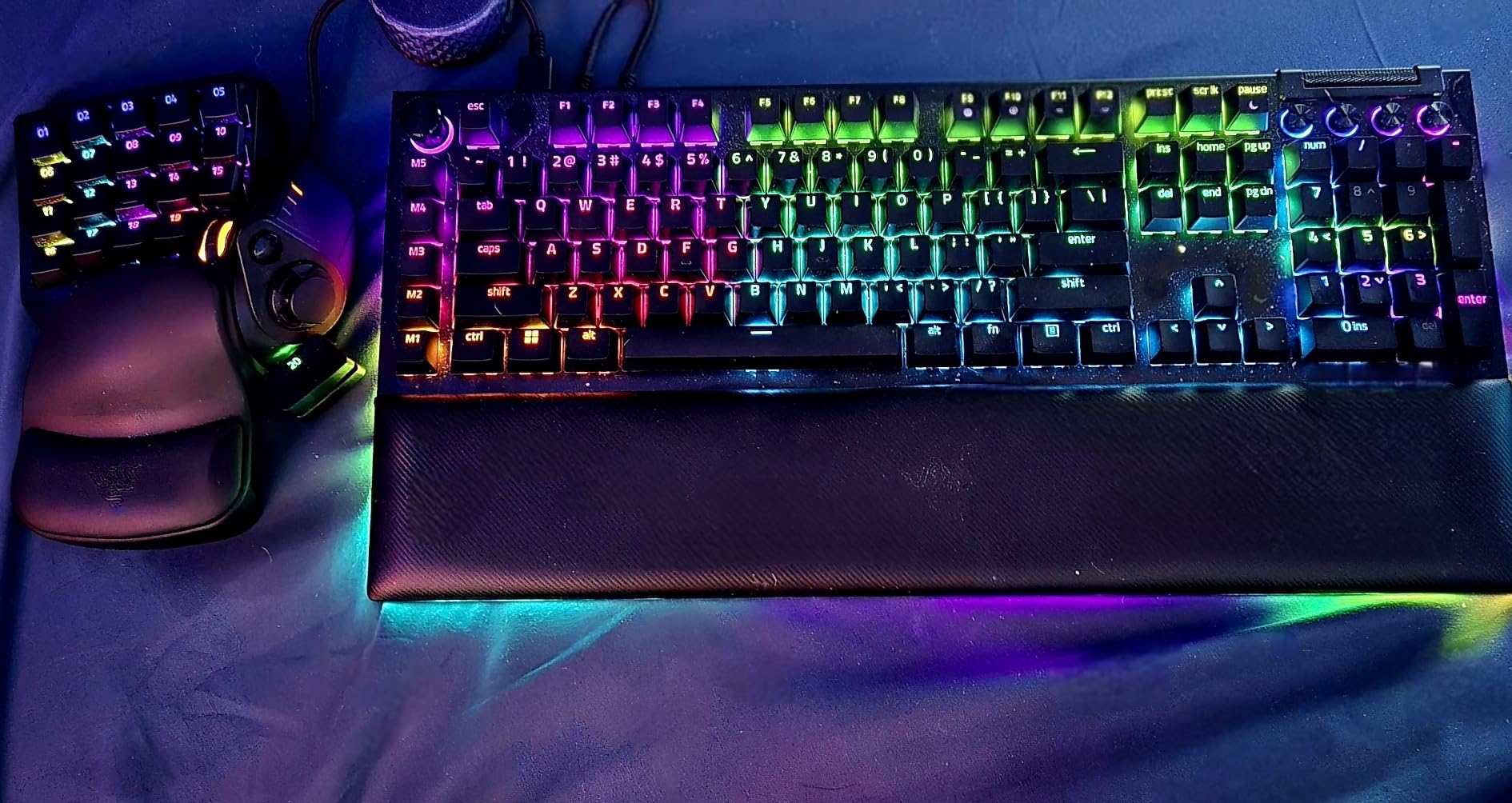 Razer BlackWidow V4 Pro 75% Wireless Gaming Keyboard, Orange Switches | Tactile & Quiet Switches, OLED Display, Hot Swappable, 4K Hz Wireless, Bluetooth, Command Dial, Chroma RGB, Razer Snap Tap customer photo 1
