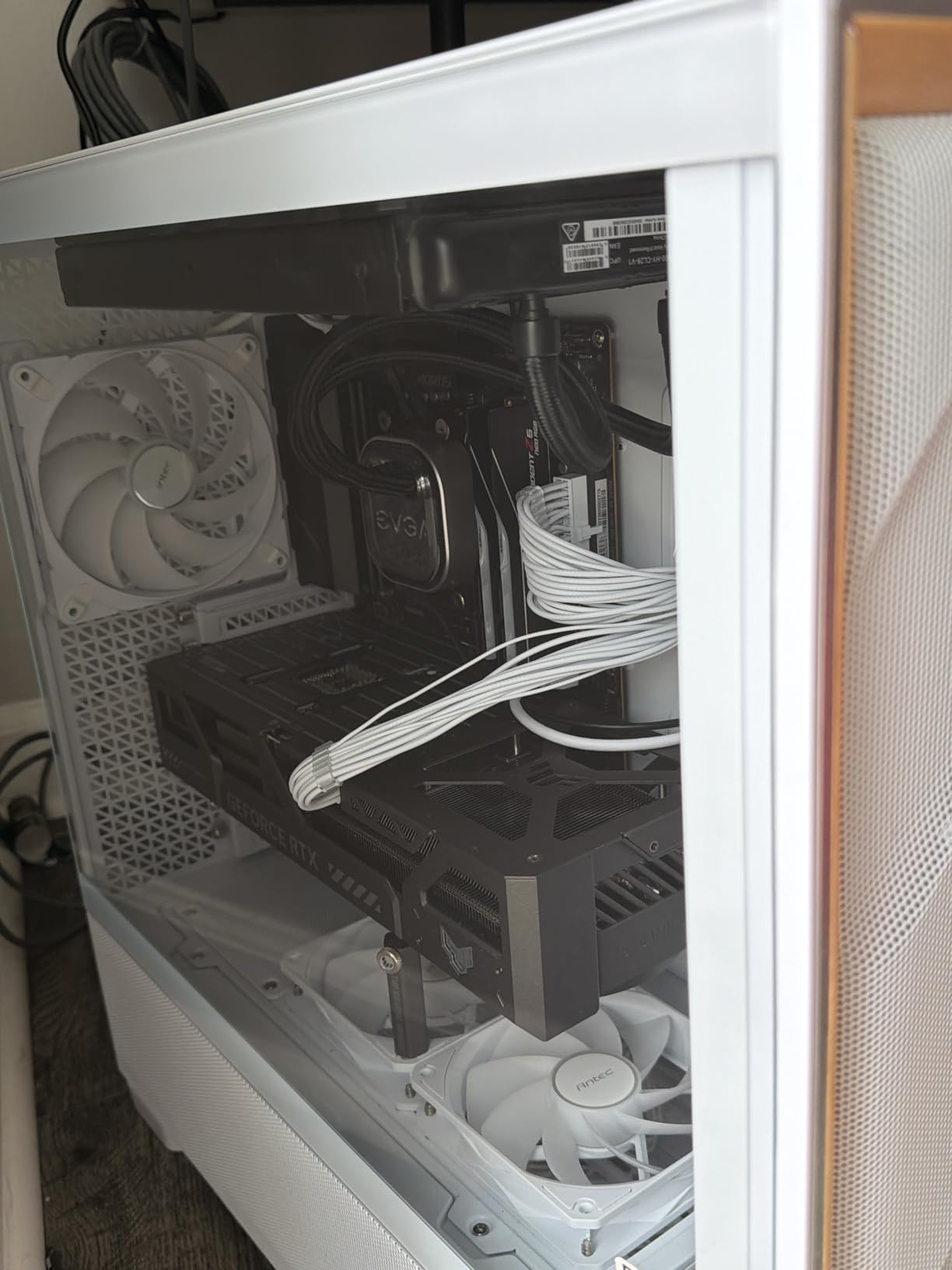 Antec Flux Pro White, Full-Tower E-ATX PC Case customer photo 1