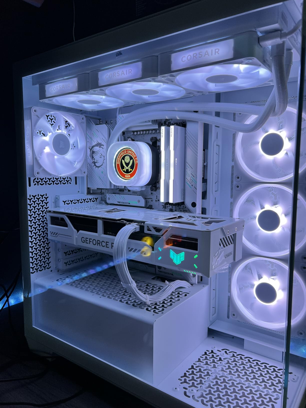 CORSAIR Titan 360 RX LCD Liquid CPU Cooler, 360mm AIO, Low-Noise FlowDrive Cooling Engine, Intel LGA 1851/1700 & AMD AM5/AM4, 3X RX120 RGB Fans, System Hub Included, Black customer photo 2