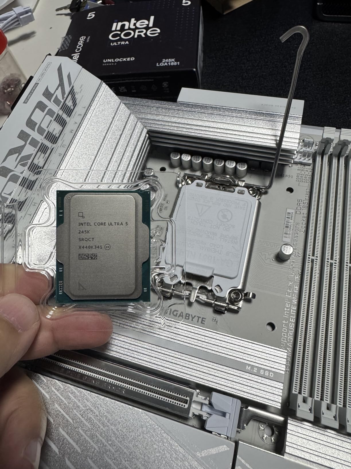 Core Ultra 5 Desktop Processor 245K 14 cores (6 P-cores + 8 E-cores) up to 5.2 GHz customer photo 2