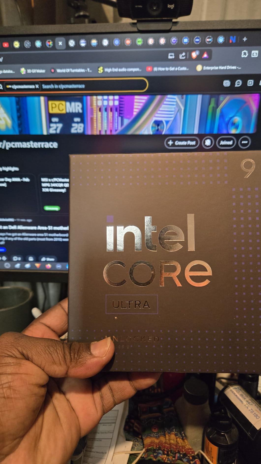 Boxed INTEL CORE Ultra 9 Processor 285K (36M Cache, UP to 5.70 GHZ) FCLGA18W customer photo 1