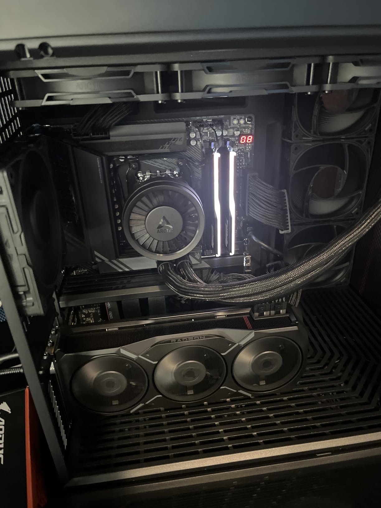 GIGABYTE X870E AORUS Elite WiFi 7 AMD AM5 LGA 1718 Motherboard, ATX, DDR5, 4X M.2, PCIe 5.0, USB4, 2.5GbE LAN, EZ-Latch customer photo 1