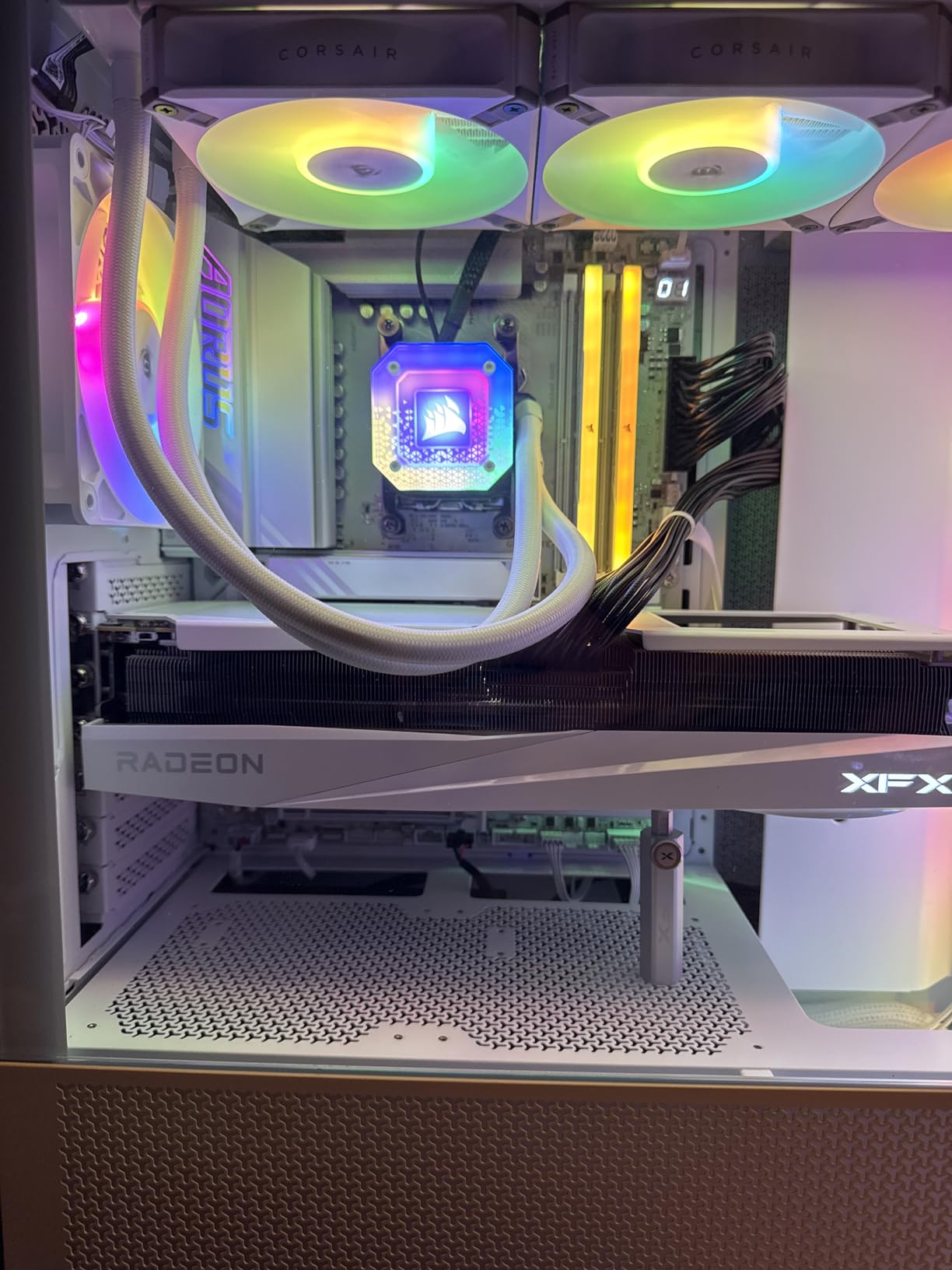 X870E AORUS PRO ICE AMD AM5 LGA 1718 Motherboard, ATX, DDR5, 4X M.2, PCIe 5.0, USB4, WIFI7, 2.5GbE LAN, EZ-Latch, 5-Year Warranty customer photo 1