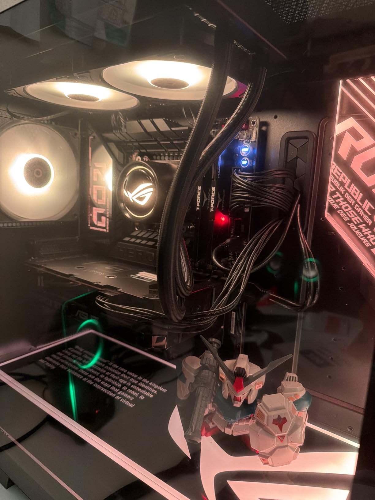 ROG Maximus Z890 Hero Intel Z890 LGA 1851 ATX Motherboard, Advanced AI PC-Ready, 22+2+1+2 Stages, DDR5, WiFi 7, 3X PCIe 5.0 M.2, Thunderbolt 4, USB Type-C, AI Overclocking/Cooling/Networking customer photo 2