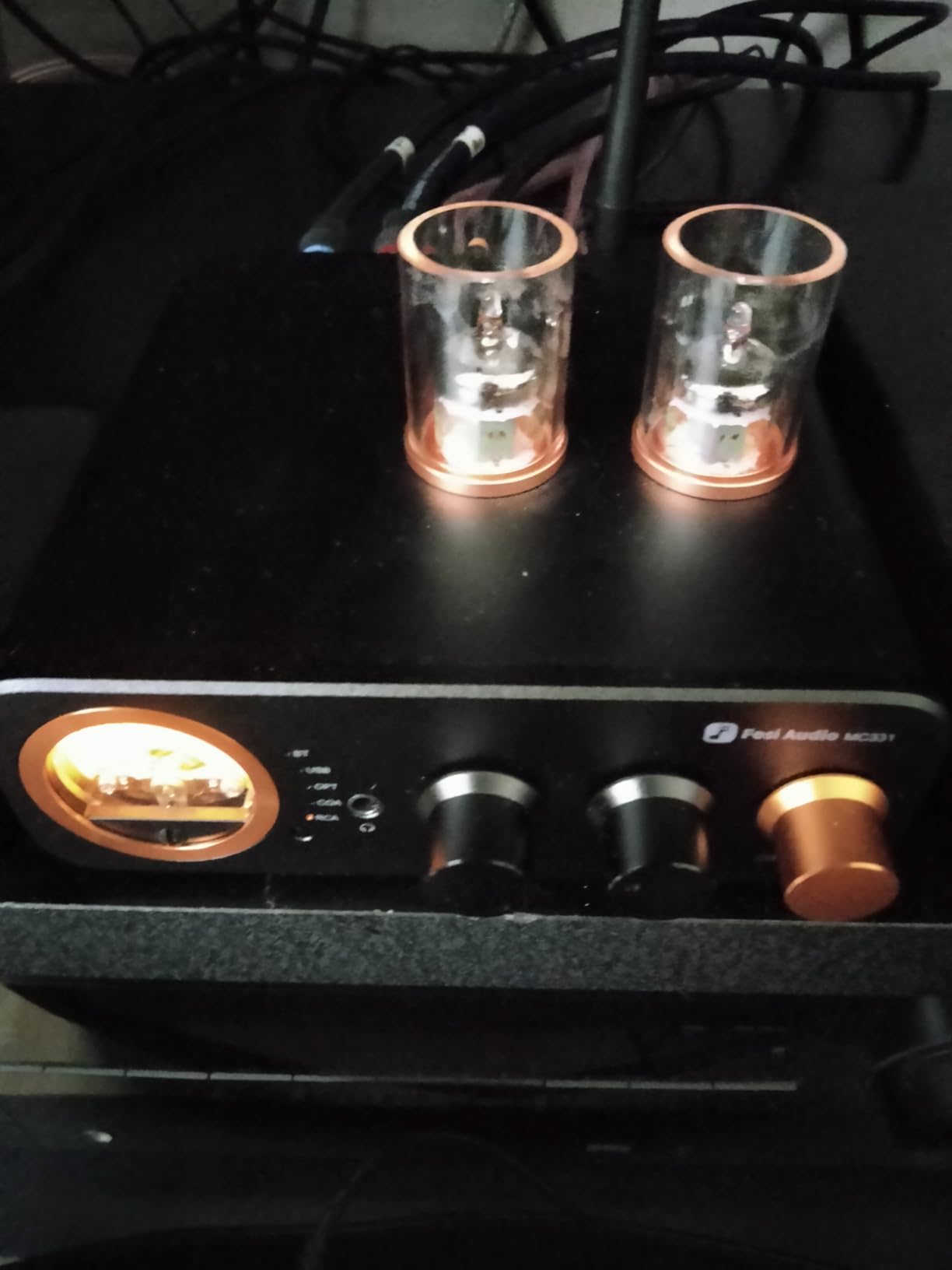 Fosi Audio MC331 Tube Integrated Amplifier with DAC, 2 Channel Home Audio Stereo Power Amp for HiFi Bookshelf Speakers/3.5mm Headphones, Vintage VU Meter Preamp with Bluetooth and USB/Opt/Coax/RCA customer photo 1