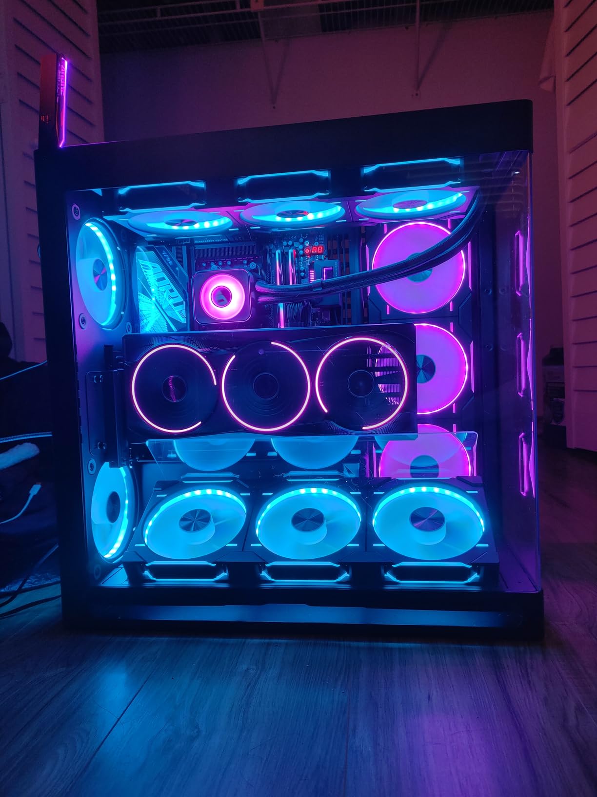 Lian Li EDGE1200W Fully Modular Low-Noise ATX Power Supply - ATX 3.1 & PCIE 5.1 Compliant - Cybenetics Gold Efficiency - 12V-2x6 Cable - L-Shape Design - with USB/Fan Hub - Black (EG1200G.BH) customer photo 2