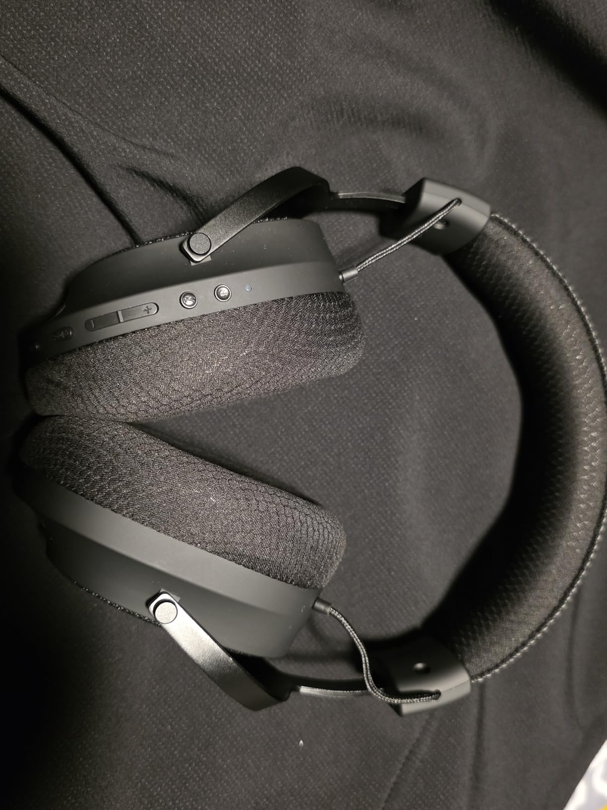 Redragon H858 3-Mode Wireless Gaming Headset, 7.1 Surround Sound, 53 mm Drivers, Memory Foam Ear Pads, Detachable Noise-canceling Microphone, Over-Ear Headphones Works for Phone, PC/PS5/NS, Black customer photo 1
