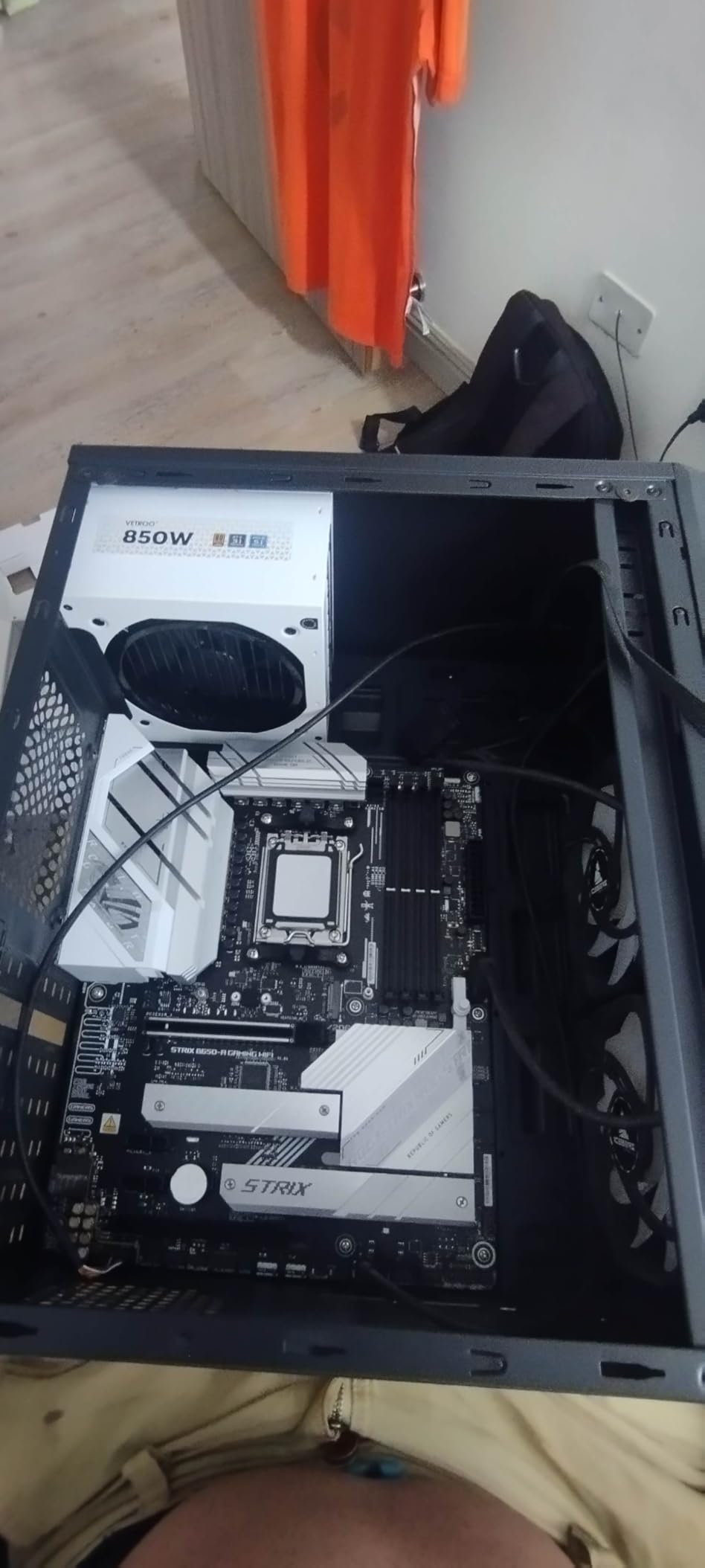 Vetroo 850W Power Supply Dual PCIe 5.1 ATX 3.1 Ready, 80 Plus Gold Full Modular, Quiet Operation with 120mm FDB Fan, 10-Year Warranty - White customer photo 2