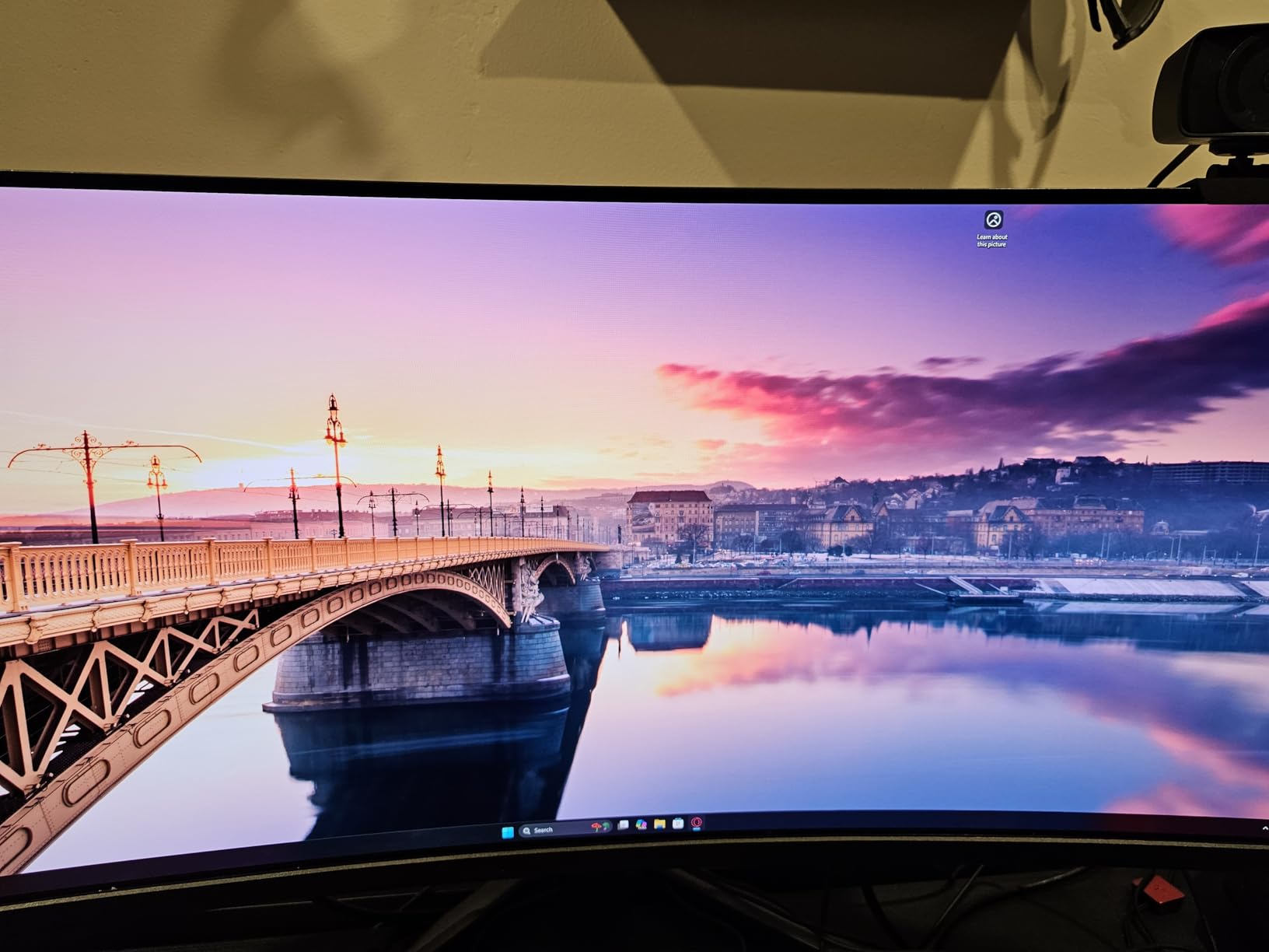 msi MPG 321CURX QD-OLED, 32-Inch, 4K UHD, 3840x2160, 1700R, OLED Monitor, 240Hz, 0.03ms, DisplayHDR True Black 400, G-SYNC Compatible, HDMI 2.1, DP 1.4a, USB C (98W PD), Height Adjustable, Black customer photo 2