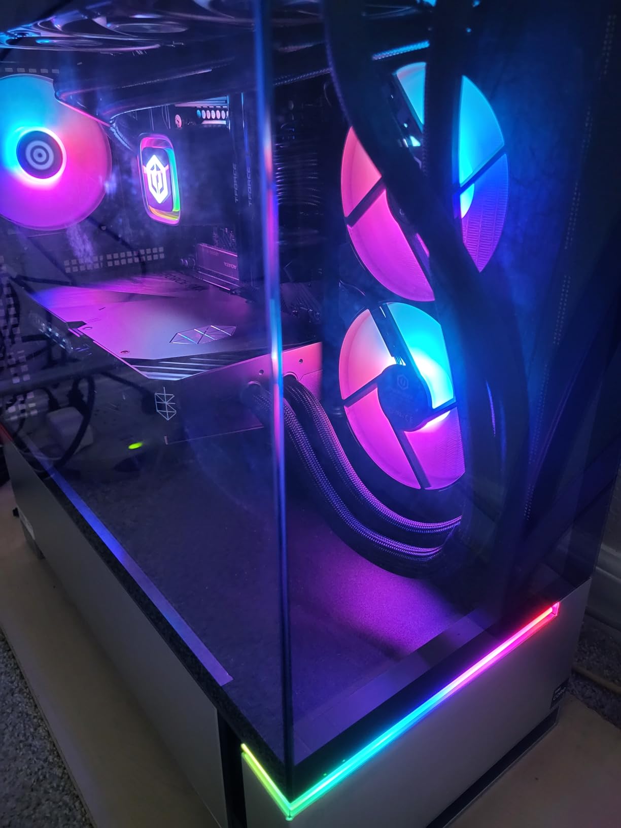 msi Gaming RTX 5080 16G SUPRIM Liquid SOC Graphics Card (16GB GDDR7, 256-bit, Extreme Performance: 2760 MHz, DisplayPort x 3 2.1a, HDMI 2.1b, NVIDIA Blackwell Architecture) customer photo 2