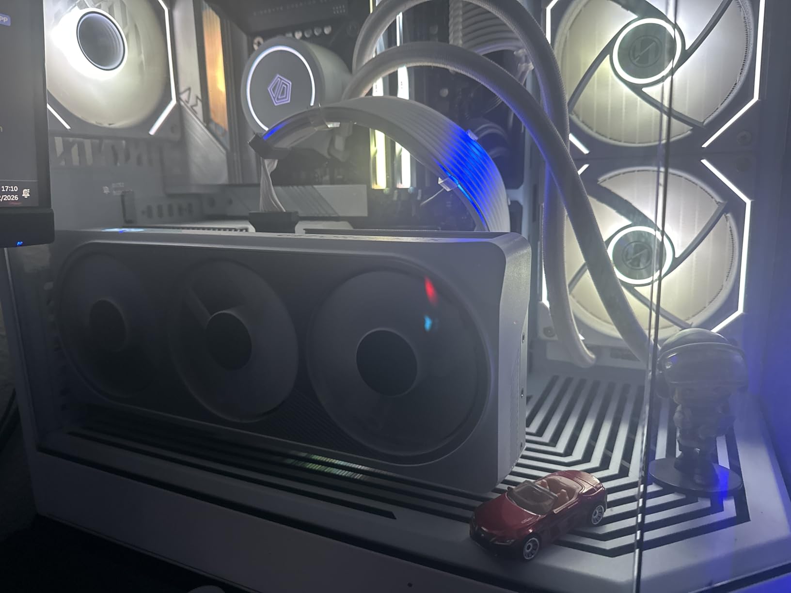 GIGABYTE GeForce RTX 5070 AERO OC 12G Graphics Card, 12GB 192-bit GDDR7, PCIe 5.0 customer photo 2
