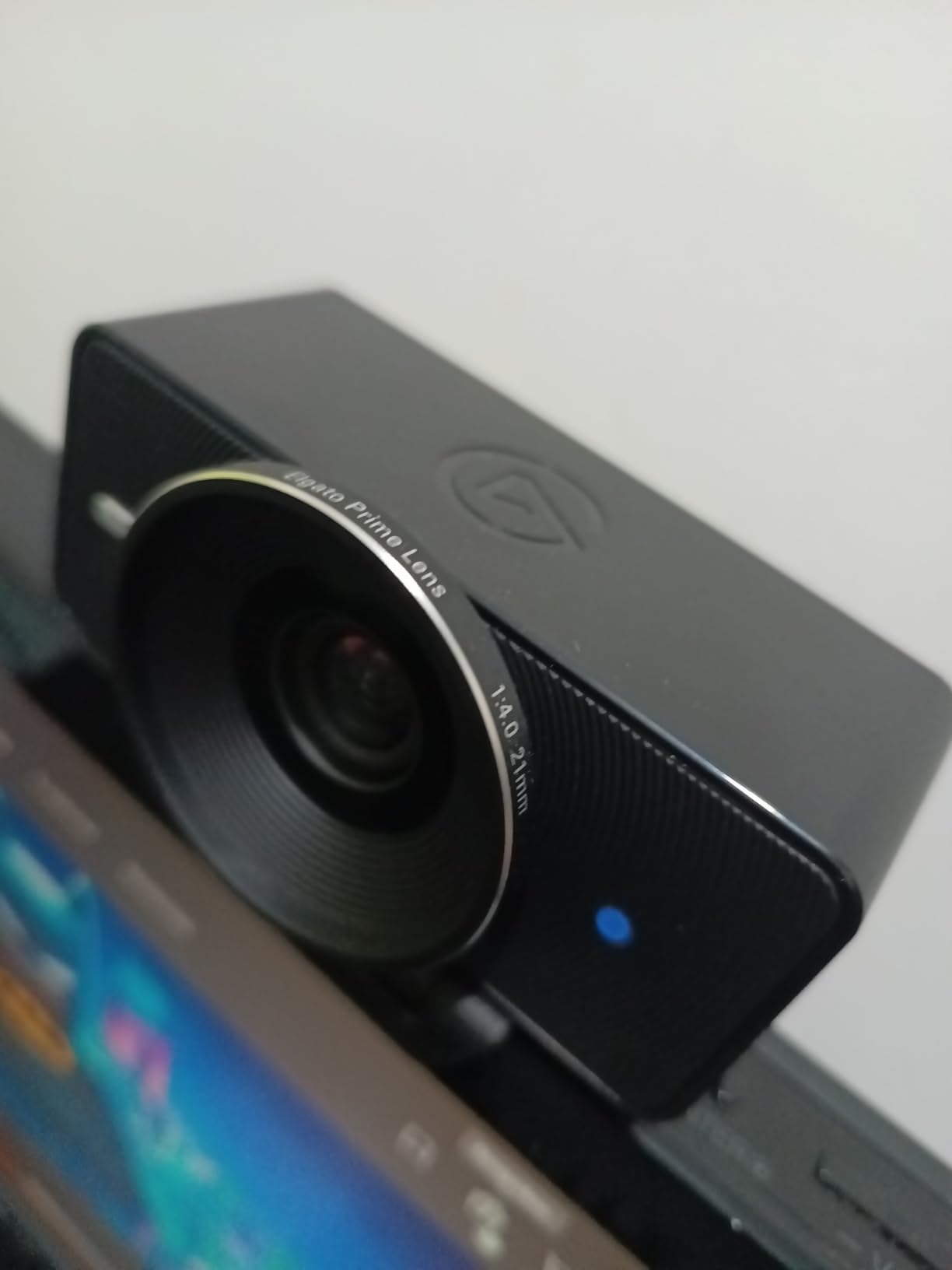 Elgato Facecam 4K - 4K60 Studio Webcam, DSLR-Like Control, Cinematic Effects, 49mm Lens Filters, HDR, Uncompressed Video, Optimized Focus Area | USB-C for PC & Mac | Sony Sensor, 49mm Lens Filter Support, Cinematic Effects, No Compression, Works with OBS/Zoom/Teams customer photo 1