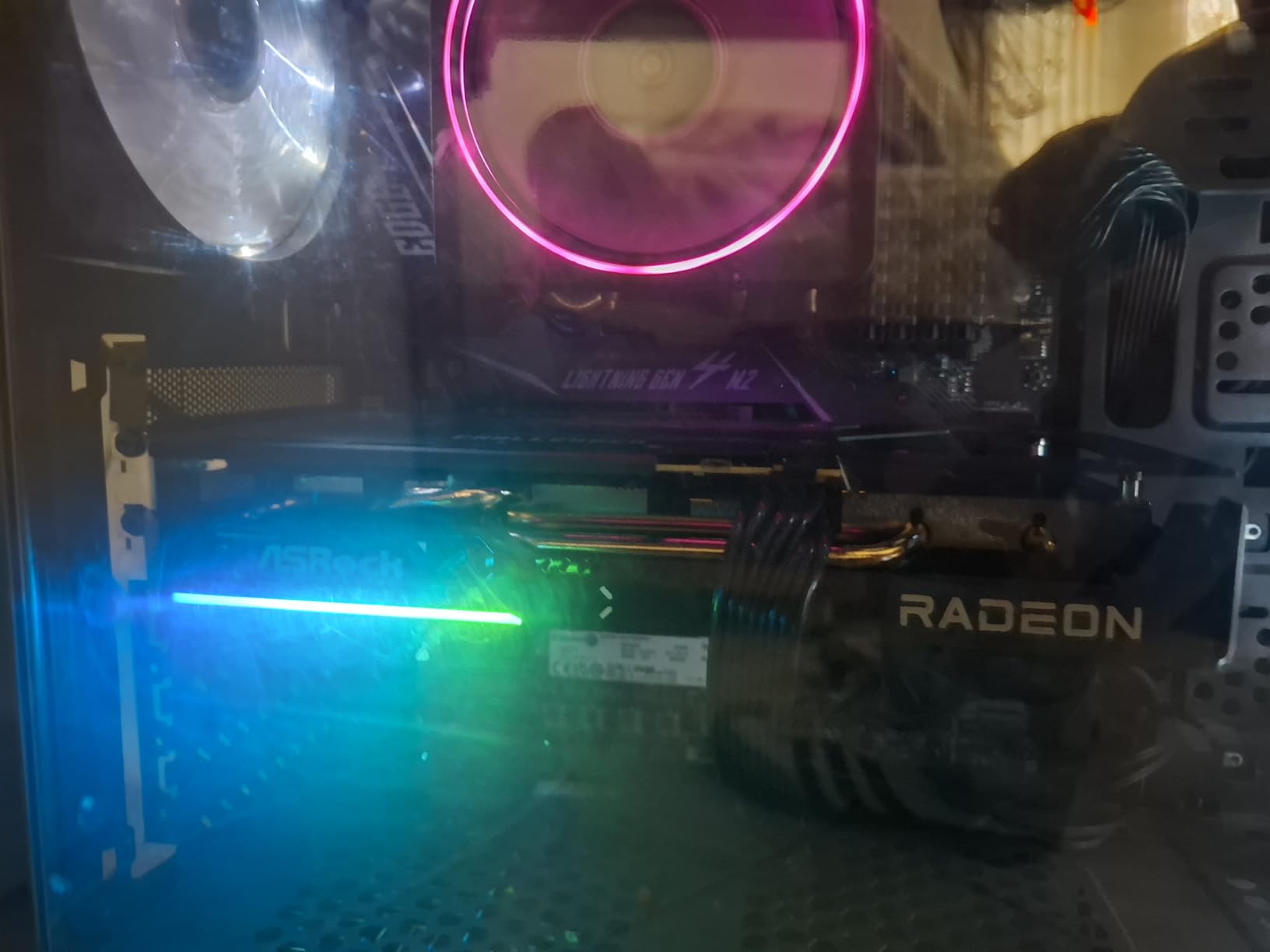 ASRock Radeon RX 9060 XT Challenger 16GB OC, RDNA 4, 3290MHz Boost, 16GB GDDR6 128-bit, PCIe 5.0, Dual Fans, 0dB Silent, LED Indicator, DisplayPort 2.1a, HDMI 2.1b customer photo 2