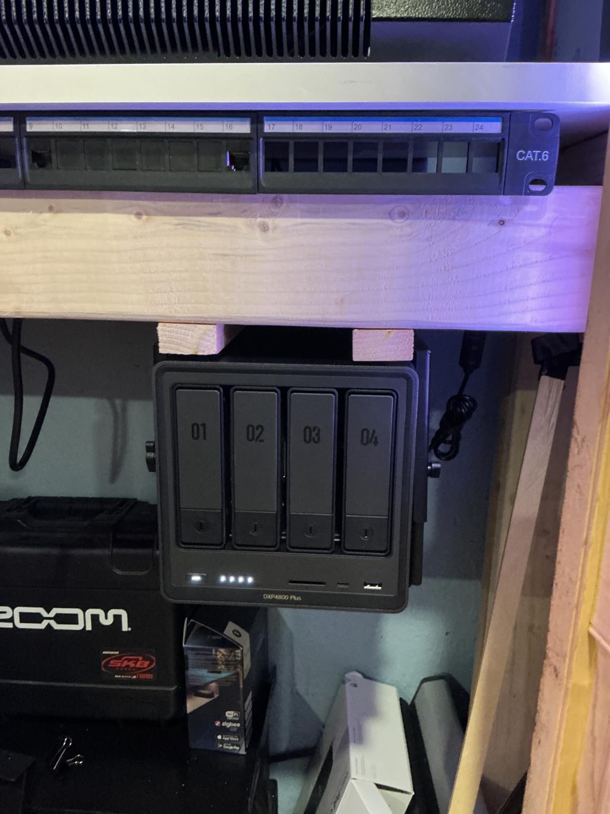 UGREEN NAS DXP6800 Plus 6-Bay Desktop NAS, Intel i3 1215u 6-Core CPU, 8GB DDR5 RAM, Built-in 128G SSD, 1x 10GbE and 1x 2.5GbE LAN Port, 2X M.2 NVMe Slots, 4K HDMI, Network Attached Storage (Diskless) customer photo 2