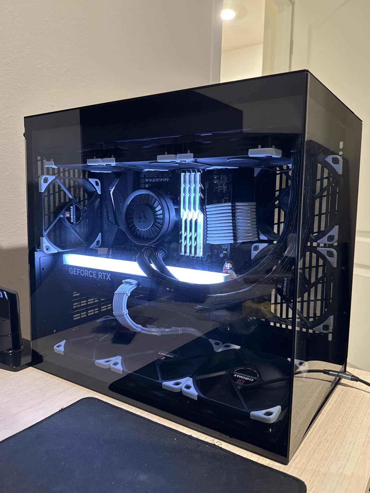LIAN LI O11D MINI V2 Flow Compact ATX Mid-Tower Airflow Computer Case customer photo 2